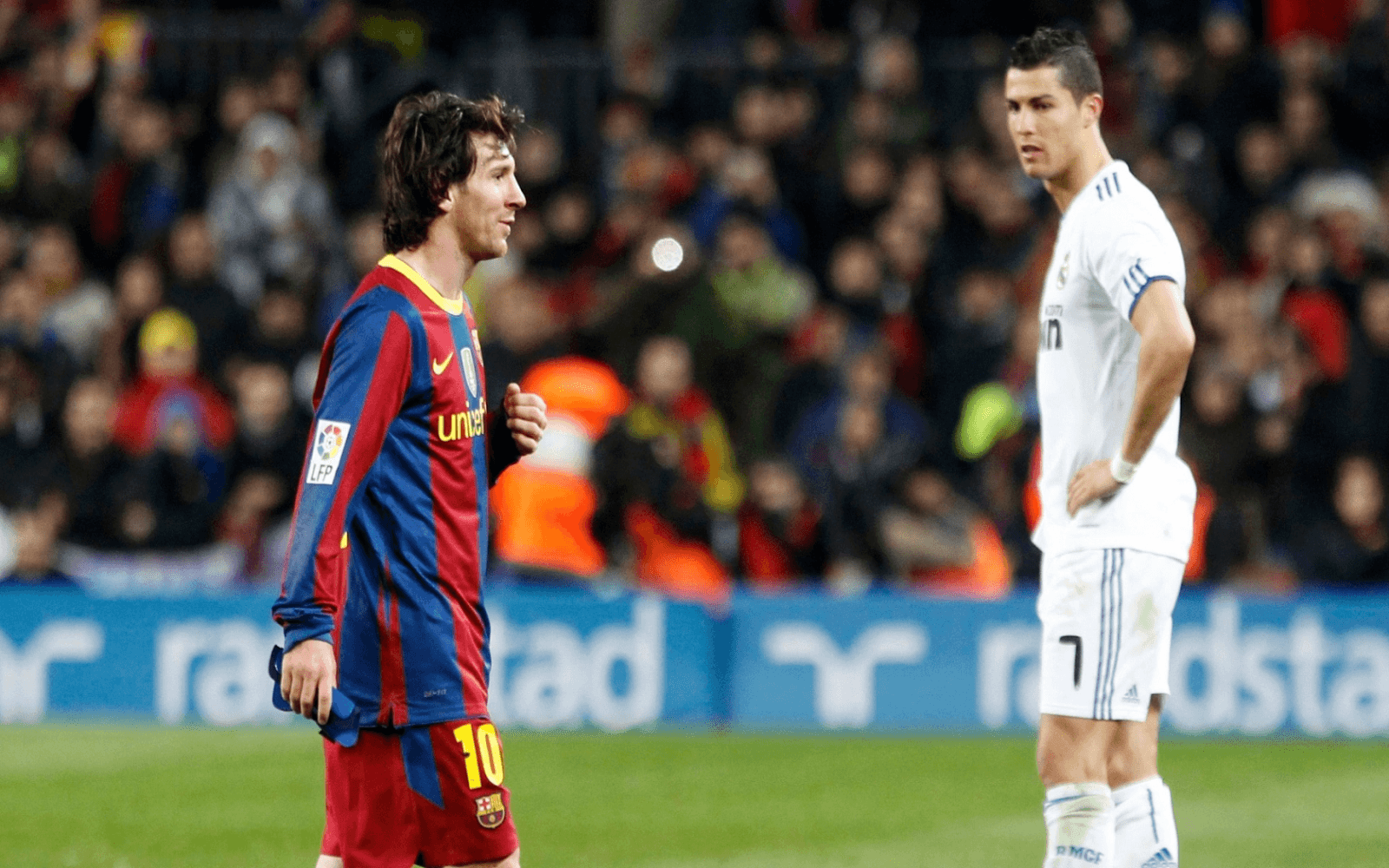 Messi Vs Ronaldo Wallpapers 4k HD Messi Vs Ronaldo Backgrounds On