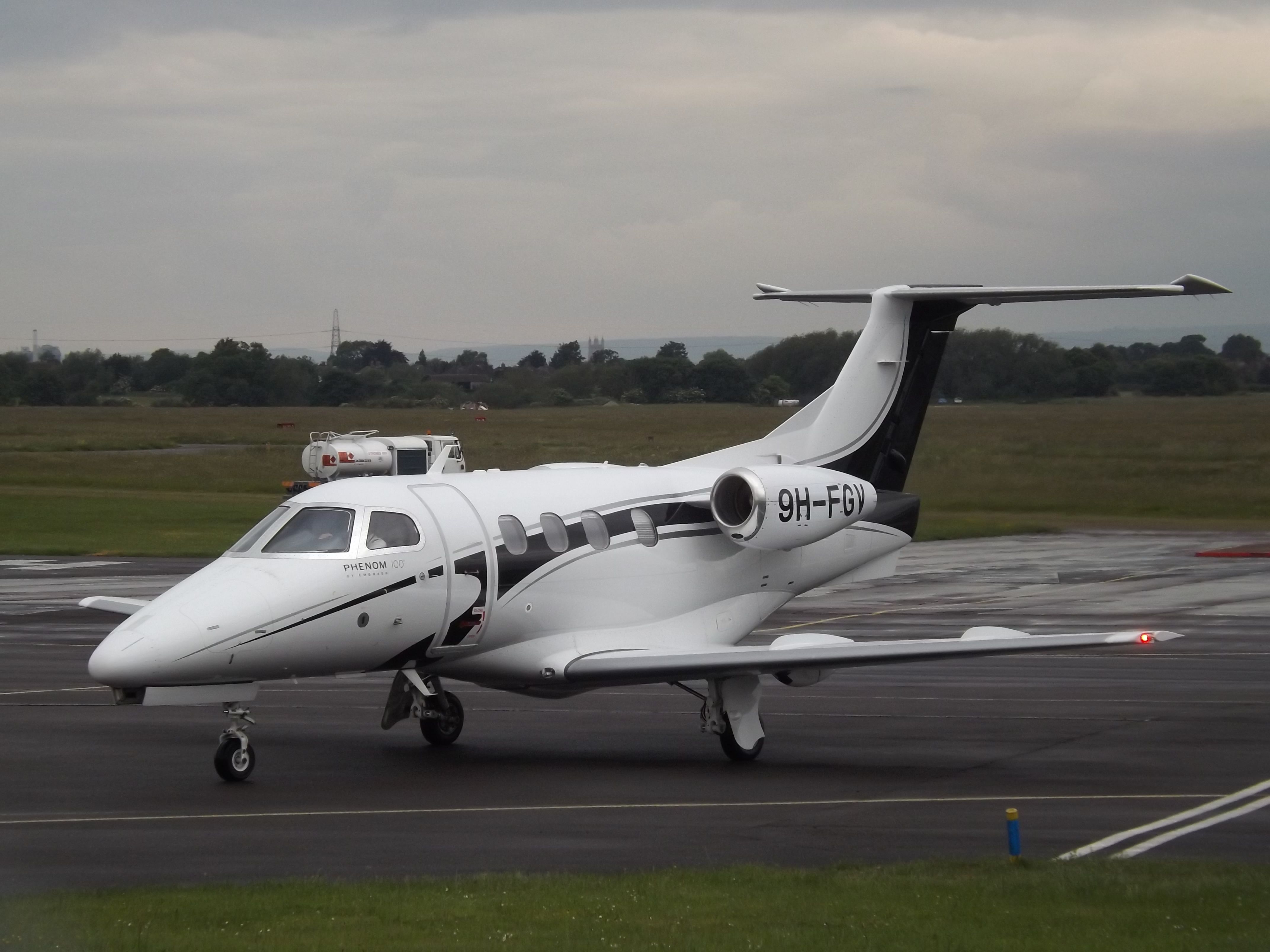 4288x3216 File:9H-FGV Embraer Phenom 100 Luxwing Ltd (35049198664).jpg ... Wallpaper