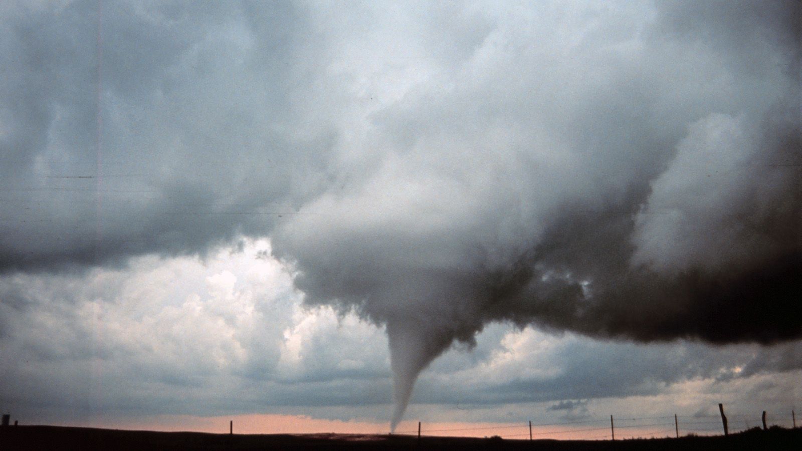 Tornado weather wallpapers 4k hd tornado weather backgrounds on