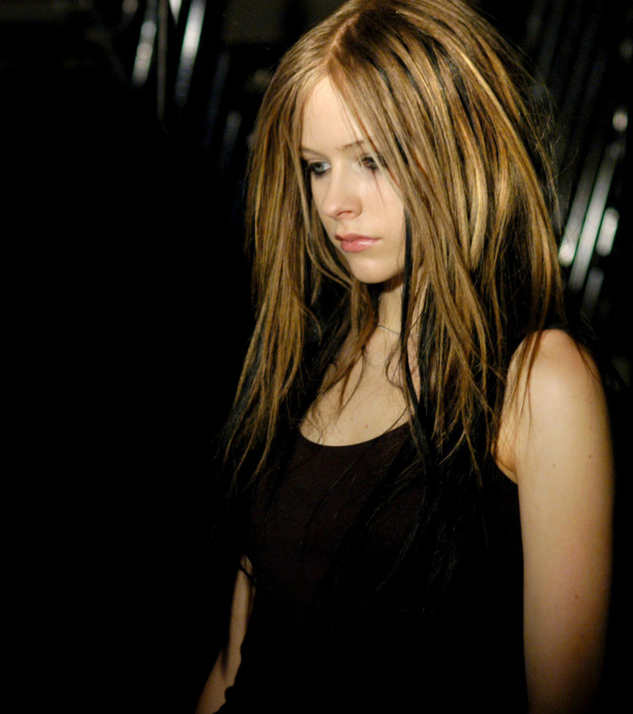 Avril Lavigne Wallpapers 4k Hd Avril Lavigne Backgrounds On Wallpaperbat