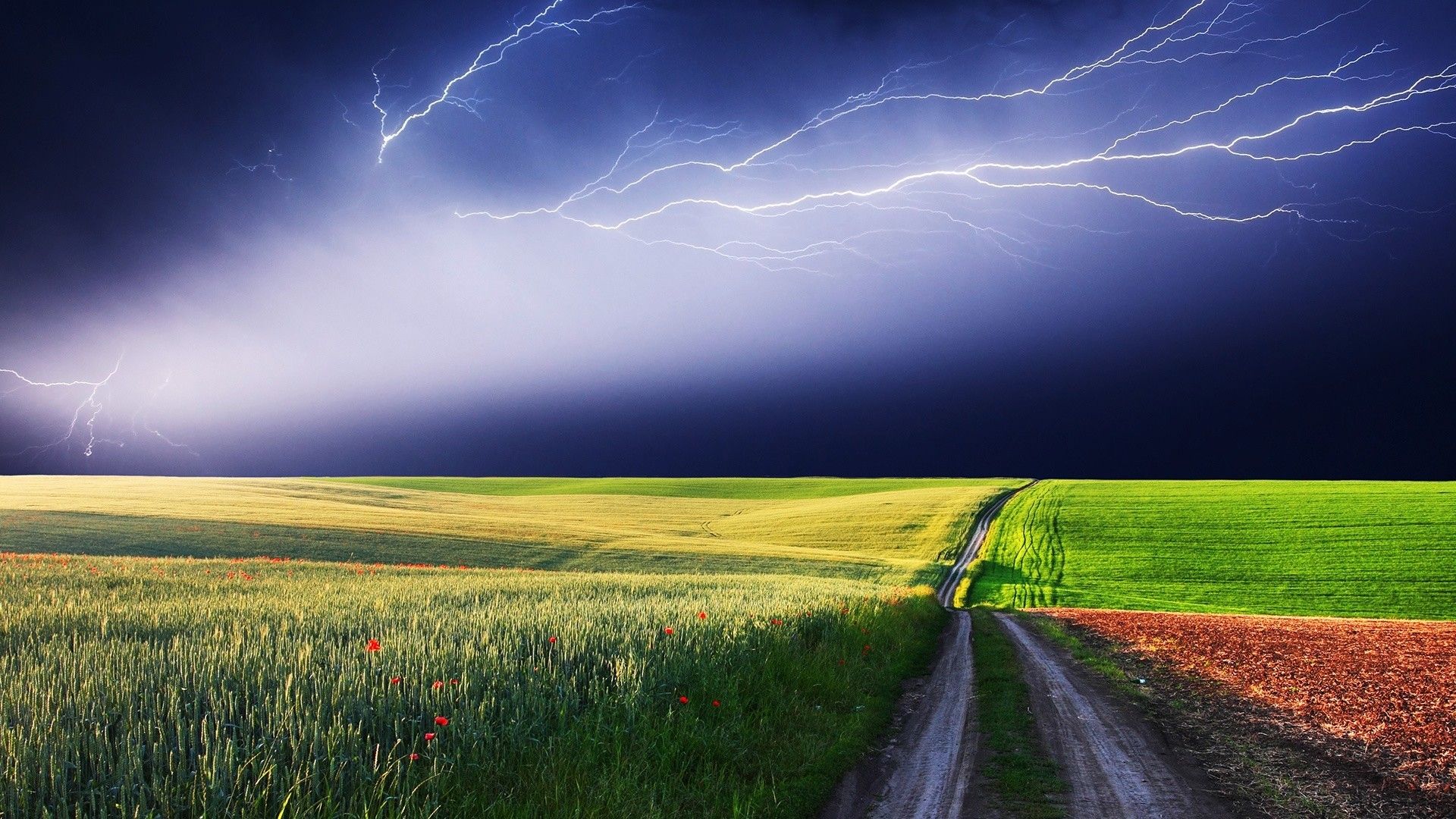 15-thrilling-photographs-of-rough-weather-at-sea-taken-by-seafarers