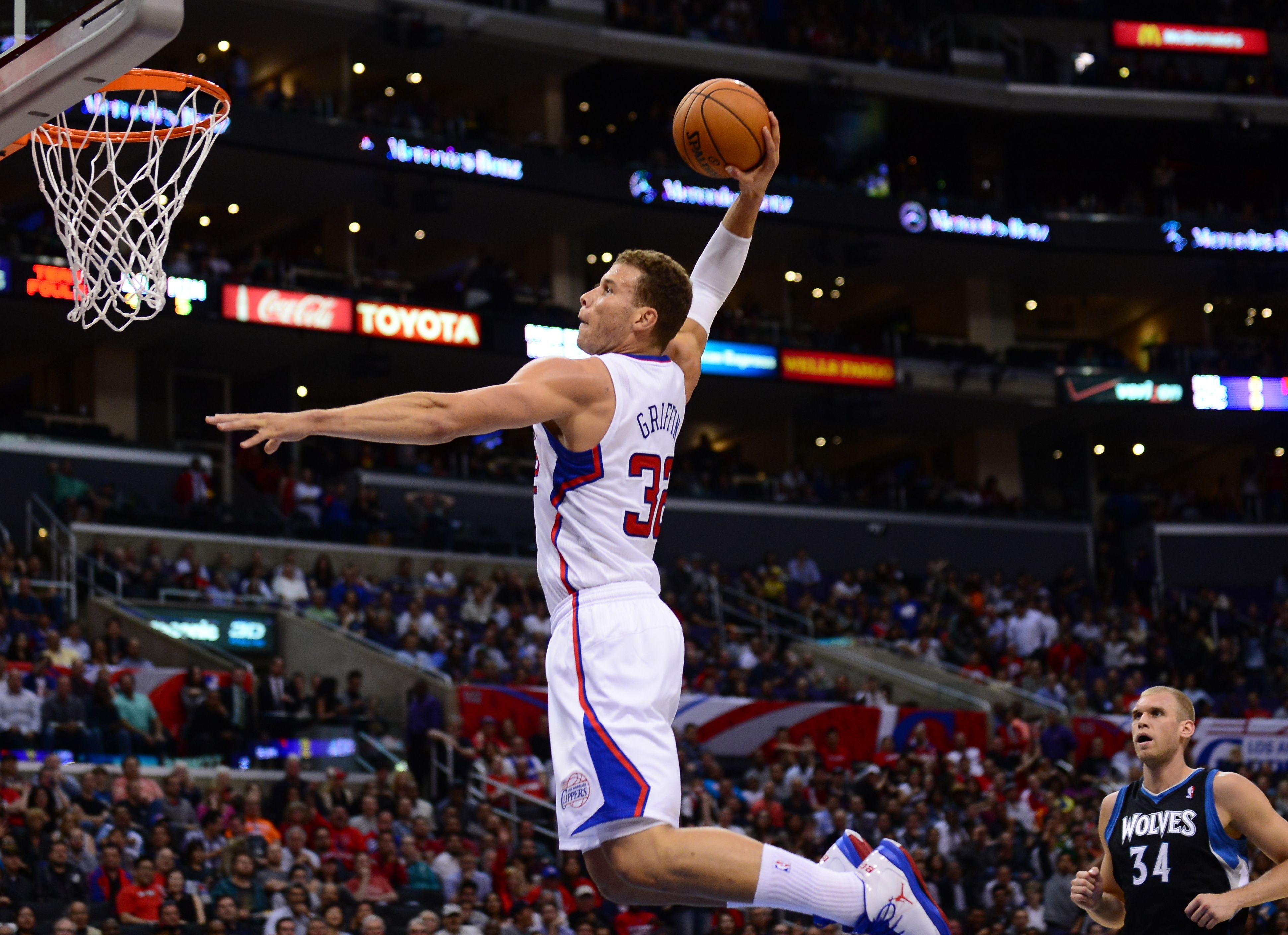 Баскетболисту нужно. Blake Griffin Dunk. Слэмданк Блейк Гриффин. Blake Griffin NBA.