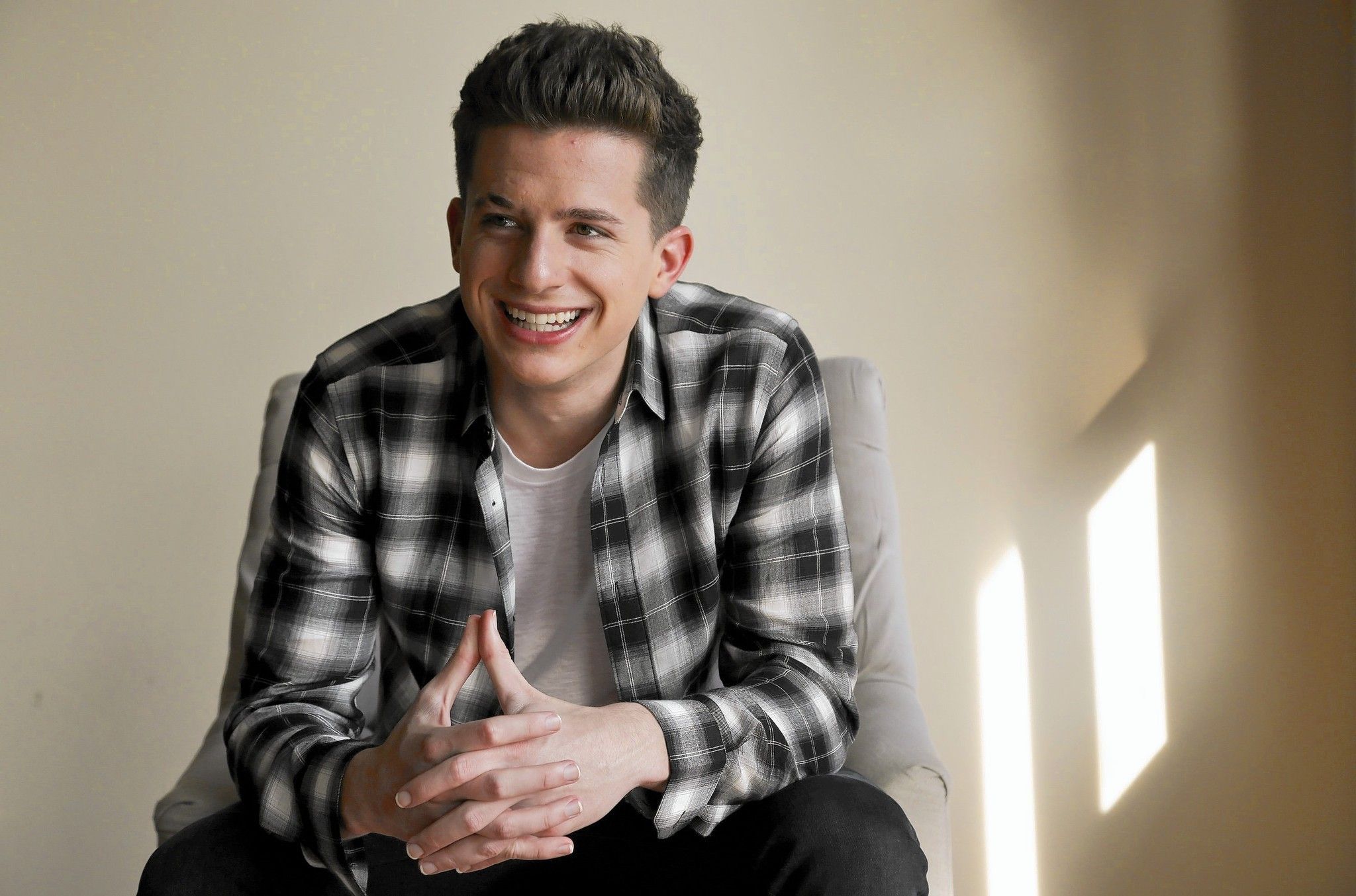 Charlie puth see. Charlie Puth. Певец Чарли пут. Charlie Puth 2022. Charlie Puth Charlie 2022.