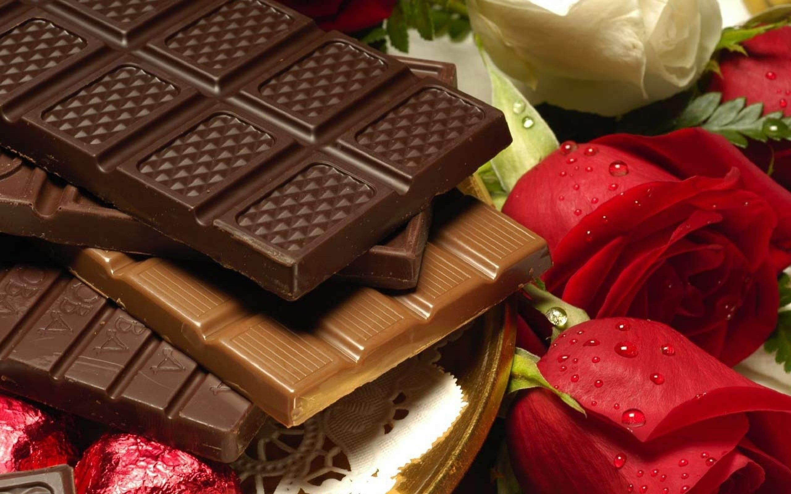 Chocolate pictures. Красивый шоколад. Красивые шоколадки. Шоколадные конфеты и цветы. Плиточный шоколад.