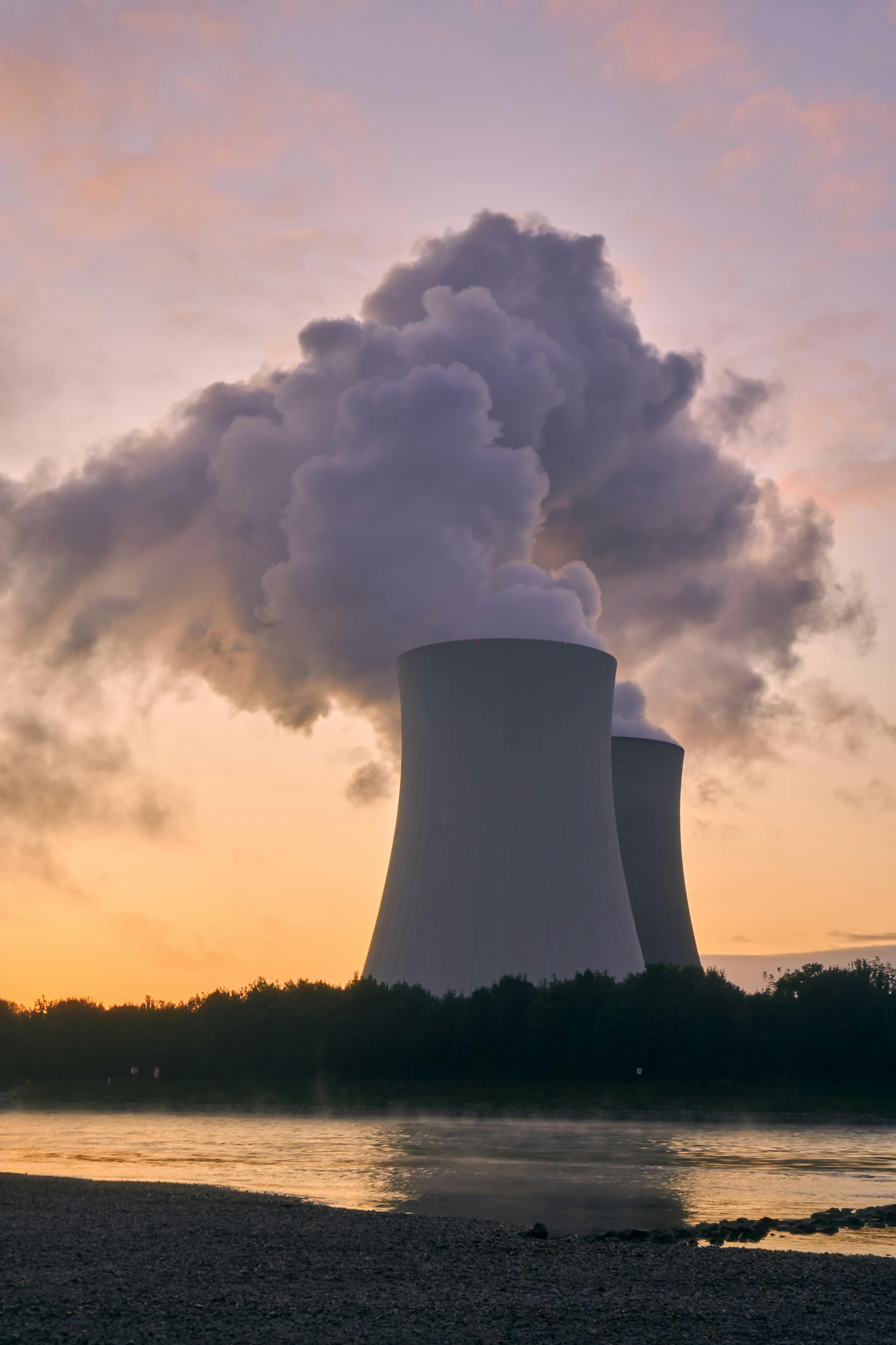 3987x5981 Nuclear Power Plant · Free Stock Photo Wallpaper