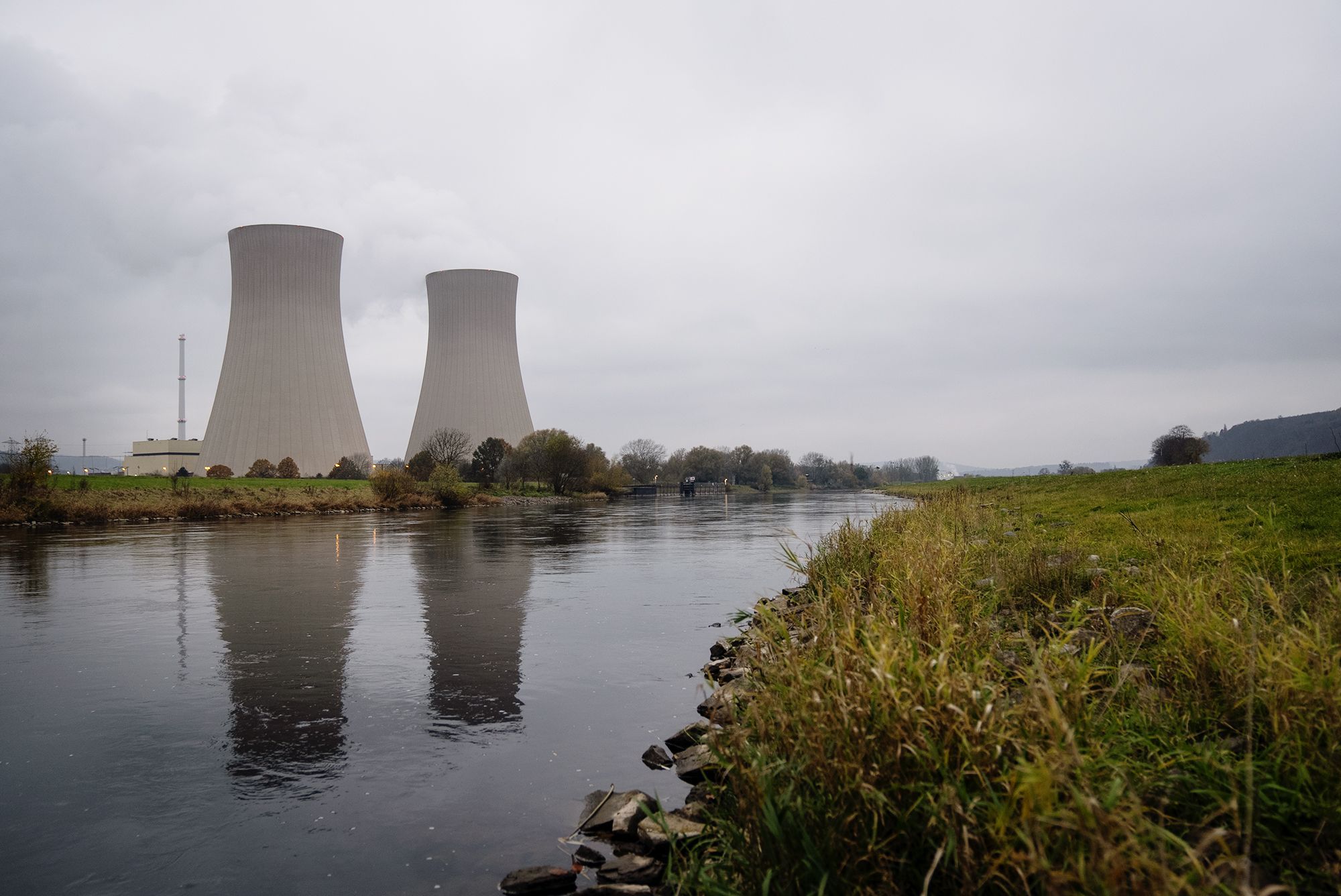 2000x1336 Nuclear energy scares people. The climate crisis is giving it another  chance | CNN Business Wallpaper