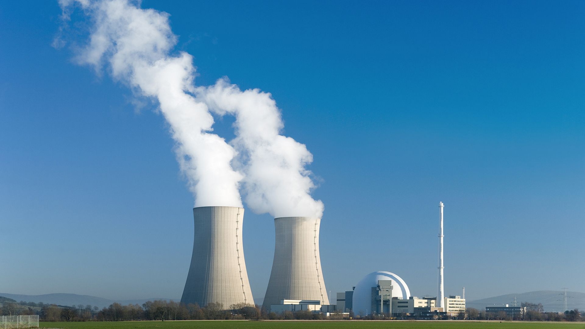 1920x1080 Exploring the advantages and challenges of nuclear power Wallpaper