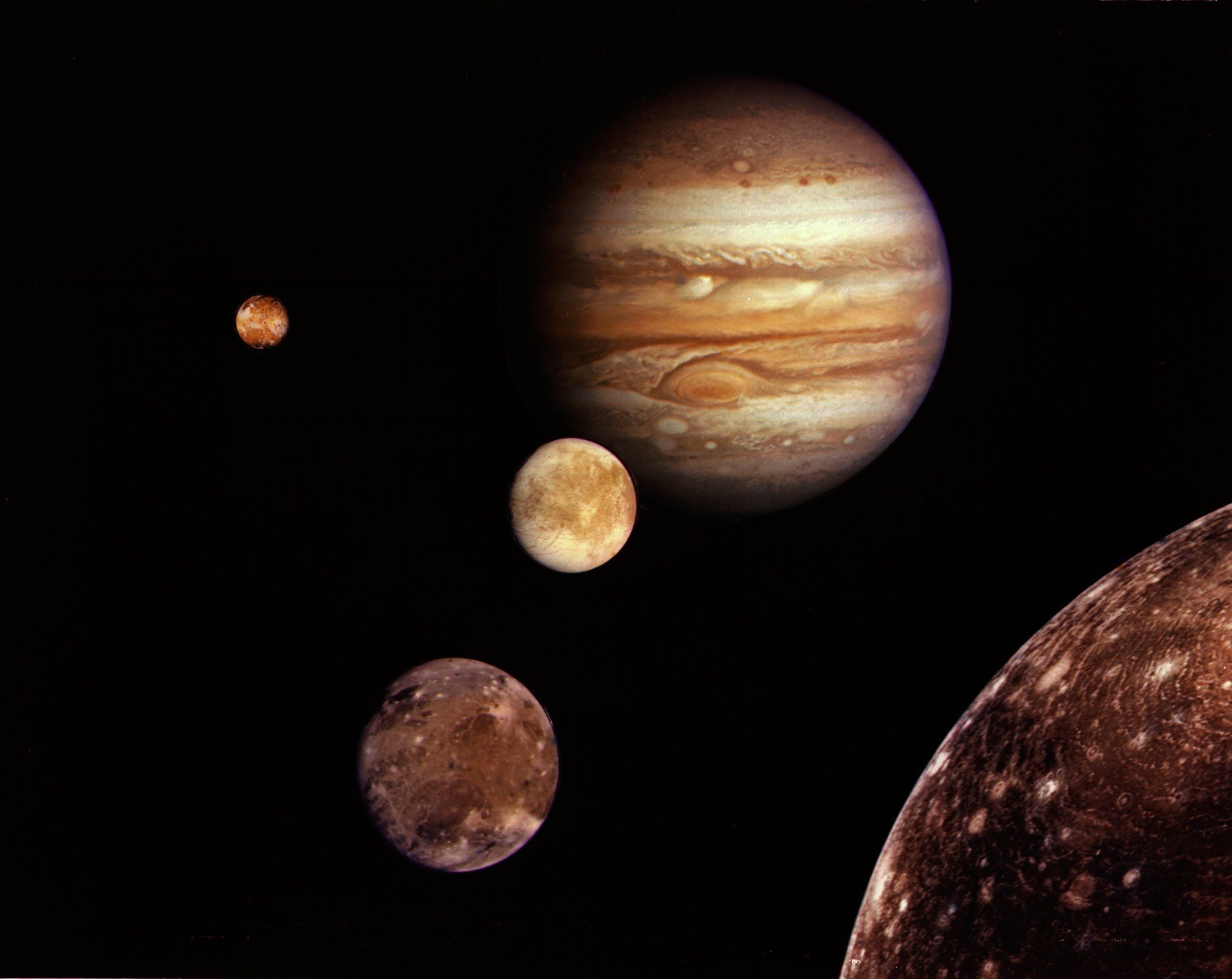 2081x1654 Jupiter System Montage Wallpaper