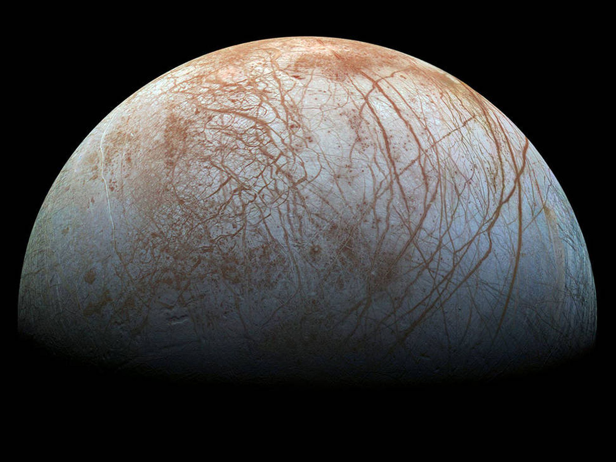 1960x1470 Europa, one of Jupiter's moons, has water, CO₂ and fascinating  possibilities | Science | EL PAÍS English Wallpaper