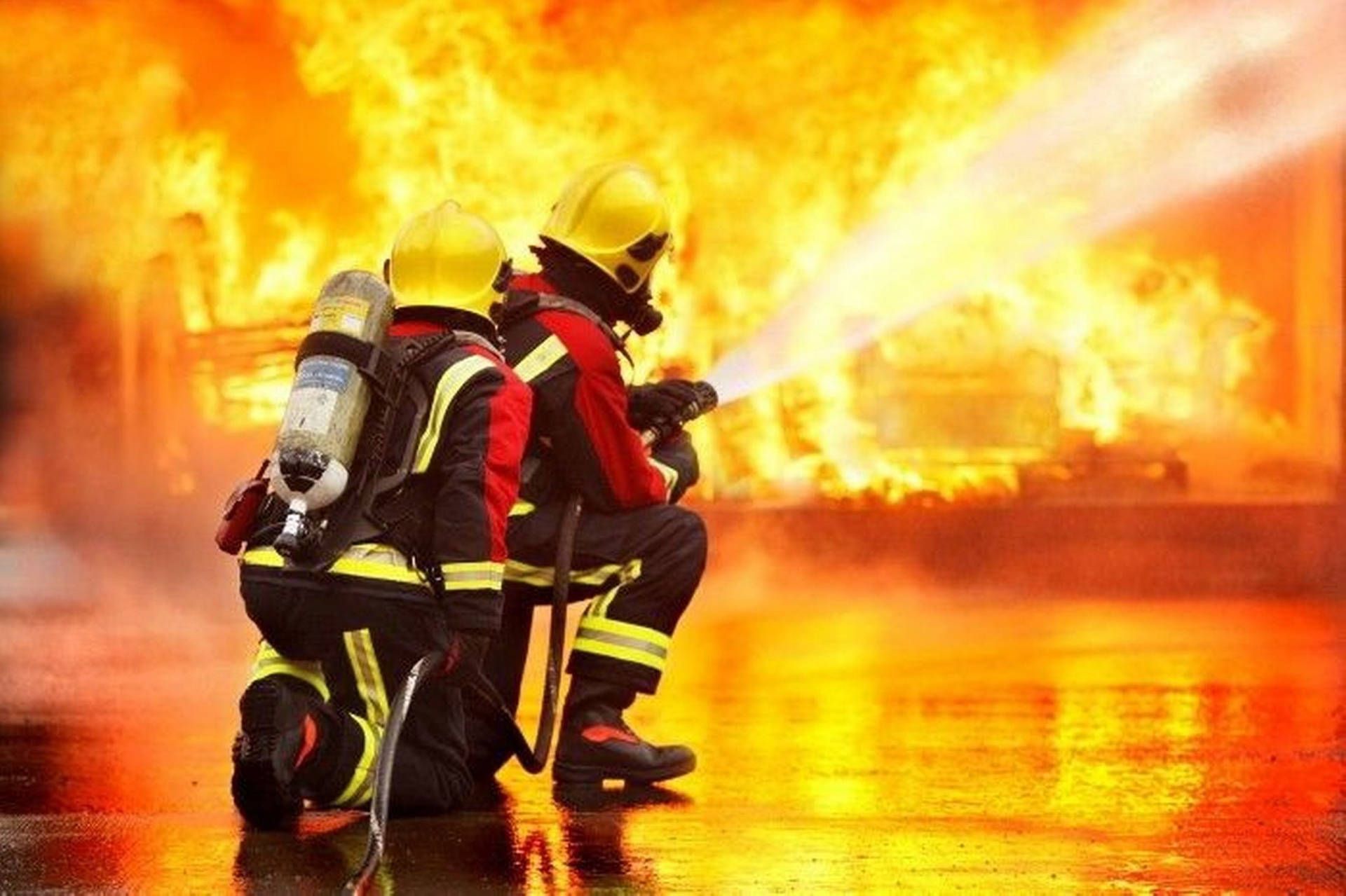 1920x1279 200+] Firefighter Wallpapers | Wallpapers.com Wallpaper