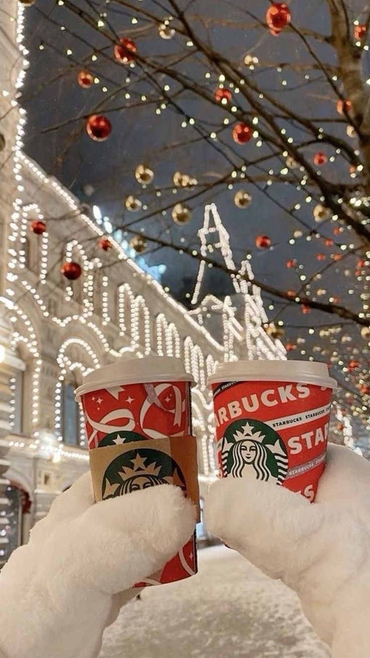 Starbucks Stirs up Anti-Christmas Subversion Again With Its New