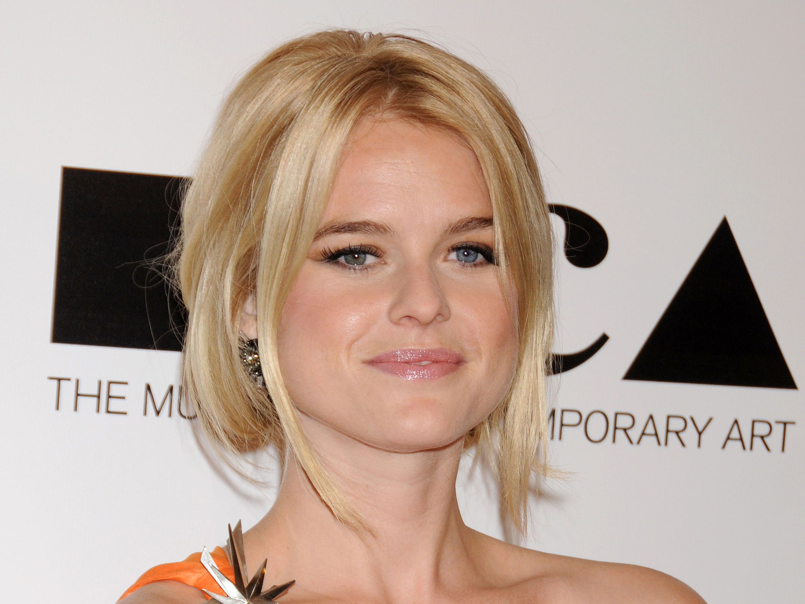 Alice Eve Wallpapers 4k Hd Alice Eve Backgrounds On Wallpaperbat