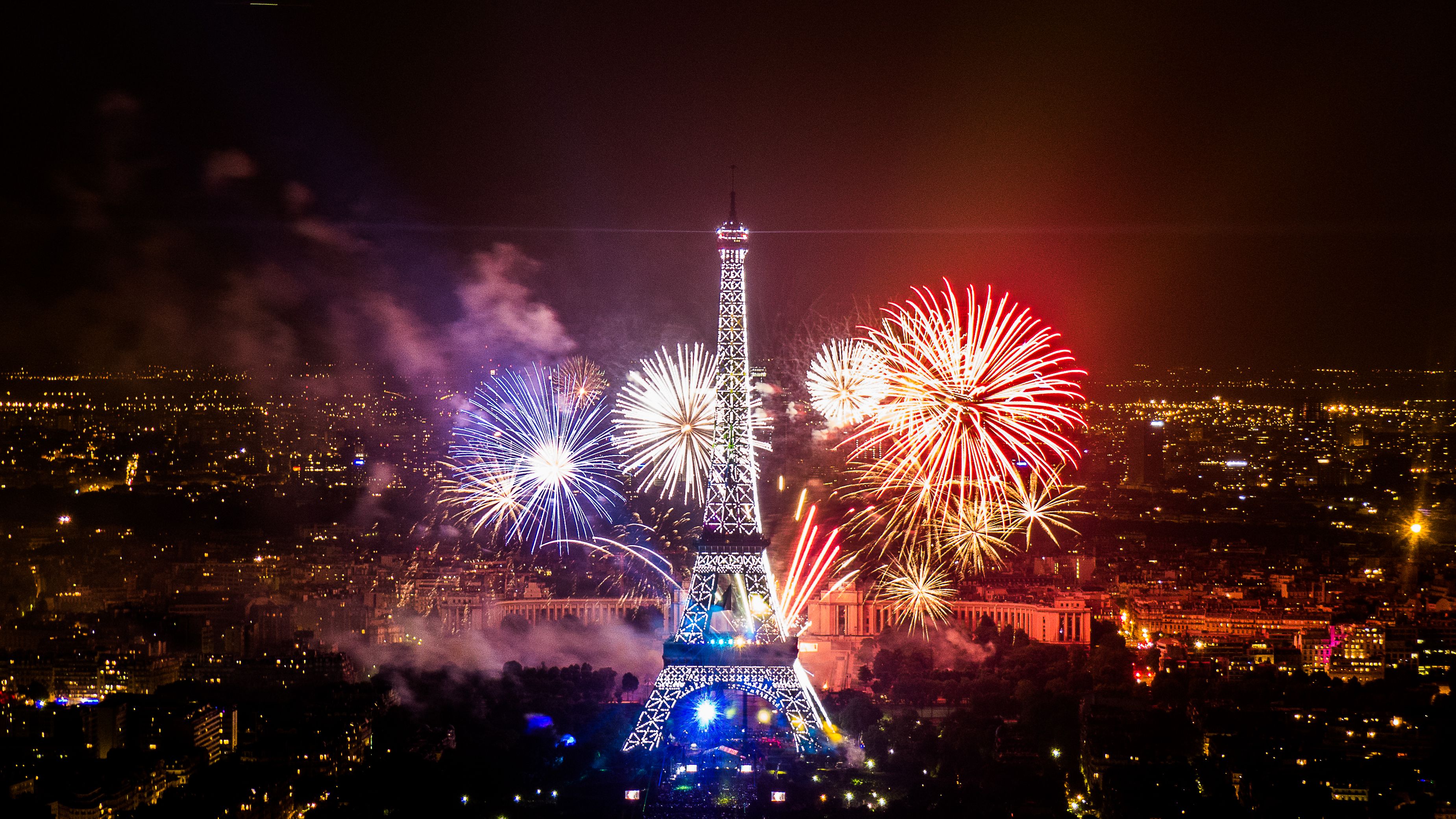 Bastille day. День взятия Бастилии во Франции. Праздник взятия Бастилии во Франции. Эйфелева башня в Париже. Новый год во Франции.