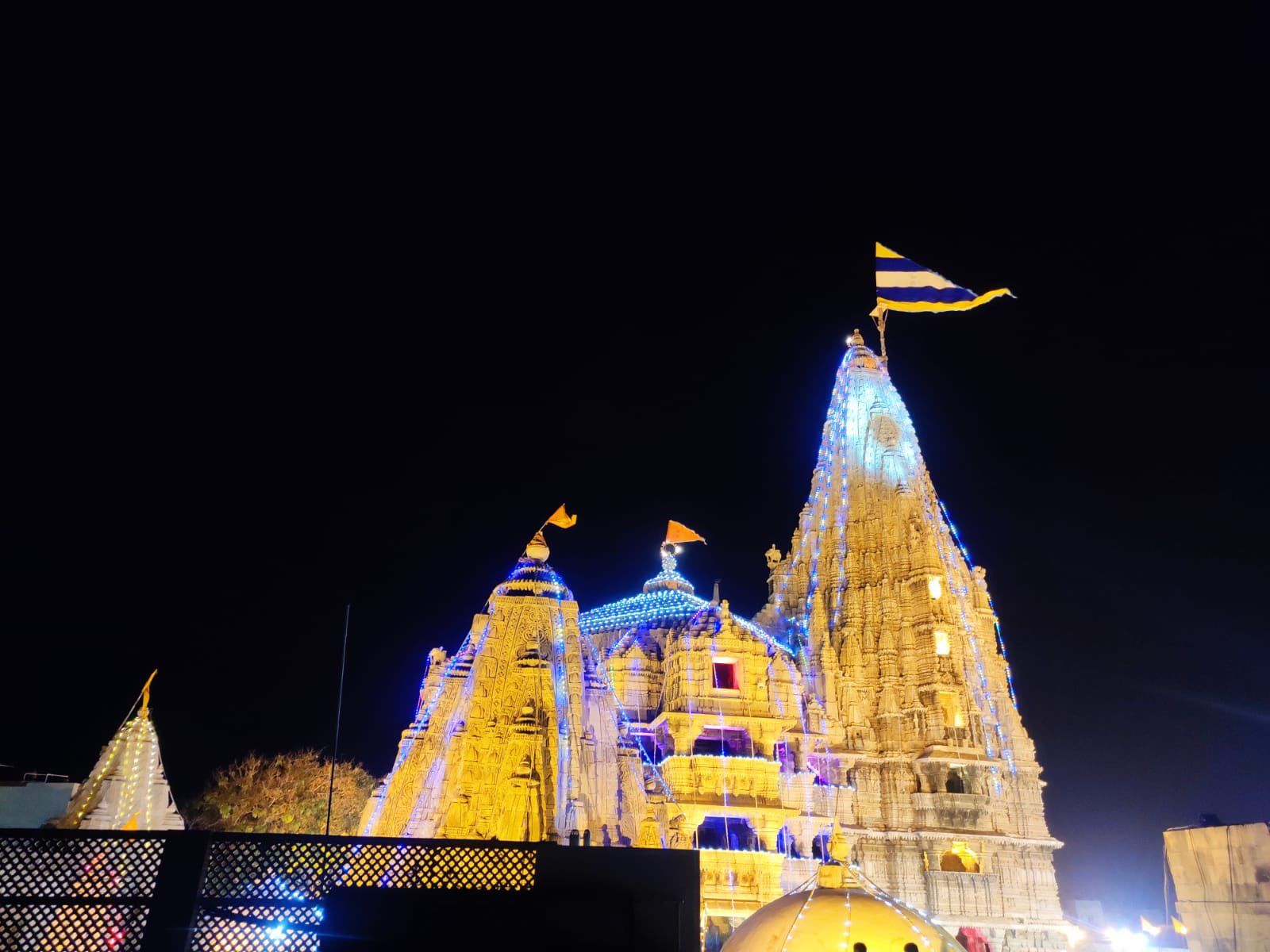 1600x1200 Shri Dwarkadhish Temple Dwarka on X ... Wallpaper