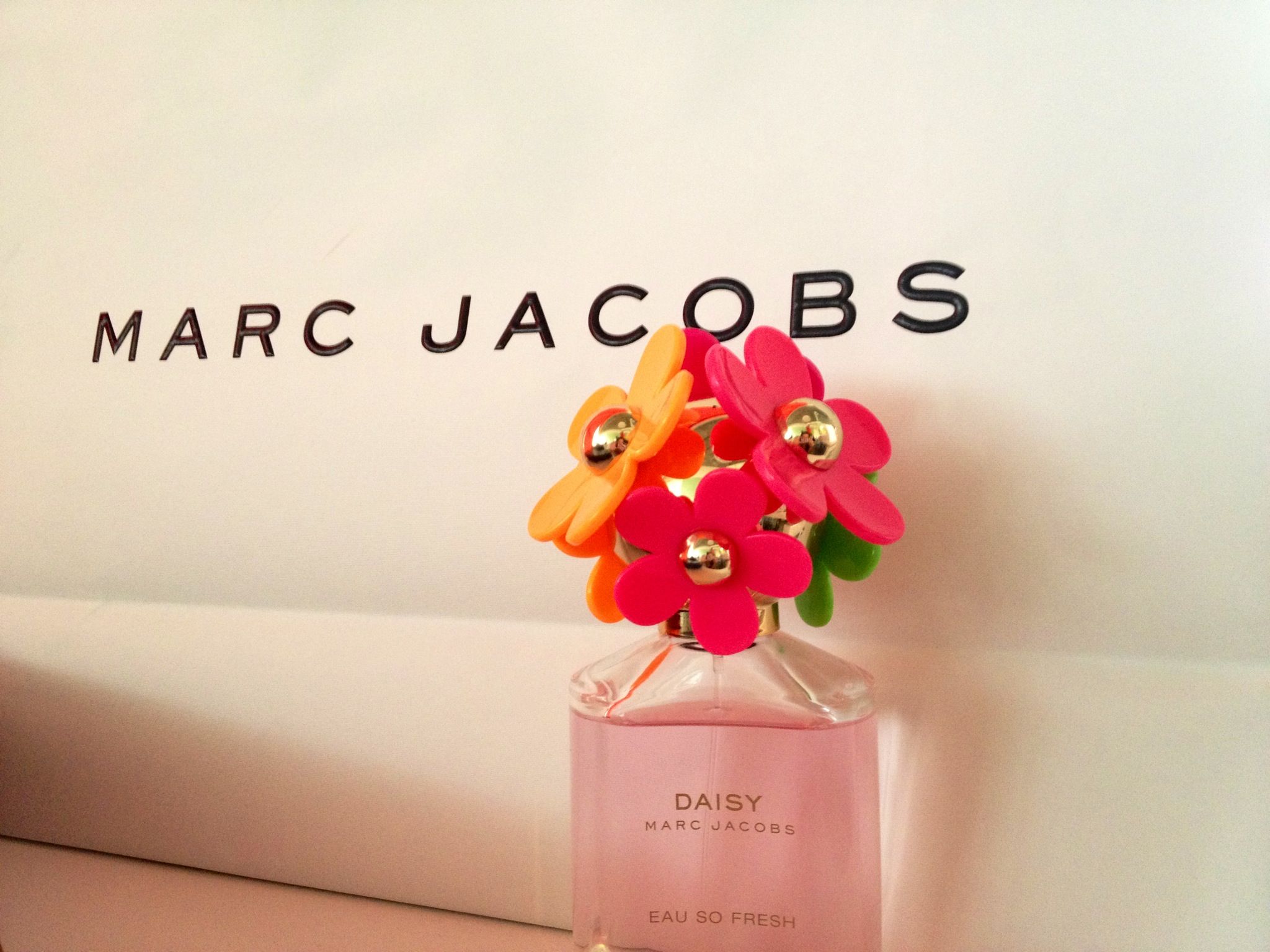 Marc Jacobs Wallpapers 4k Hd Marc Jacobs Backgrounds On Wallpaperbat