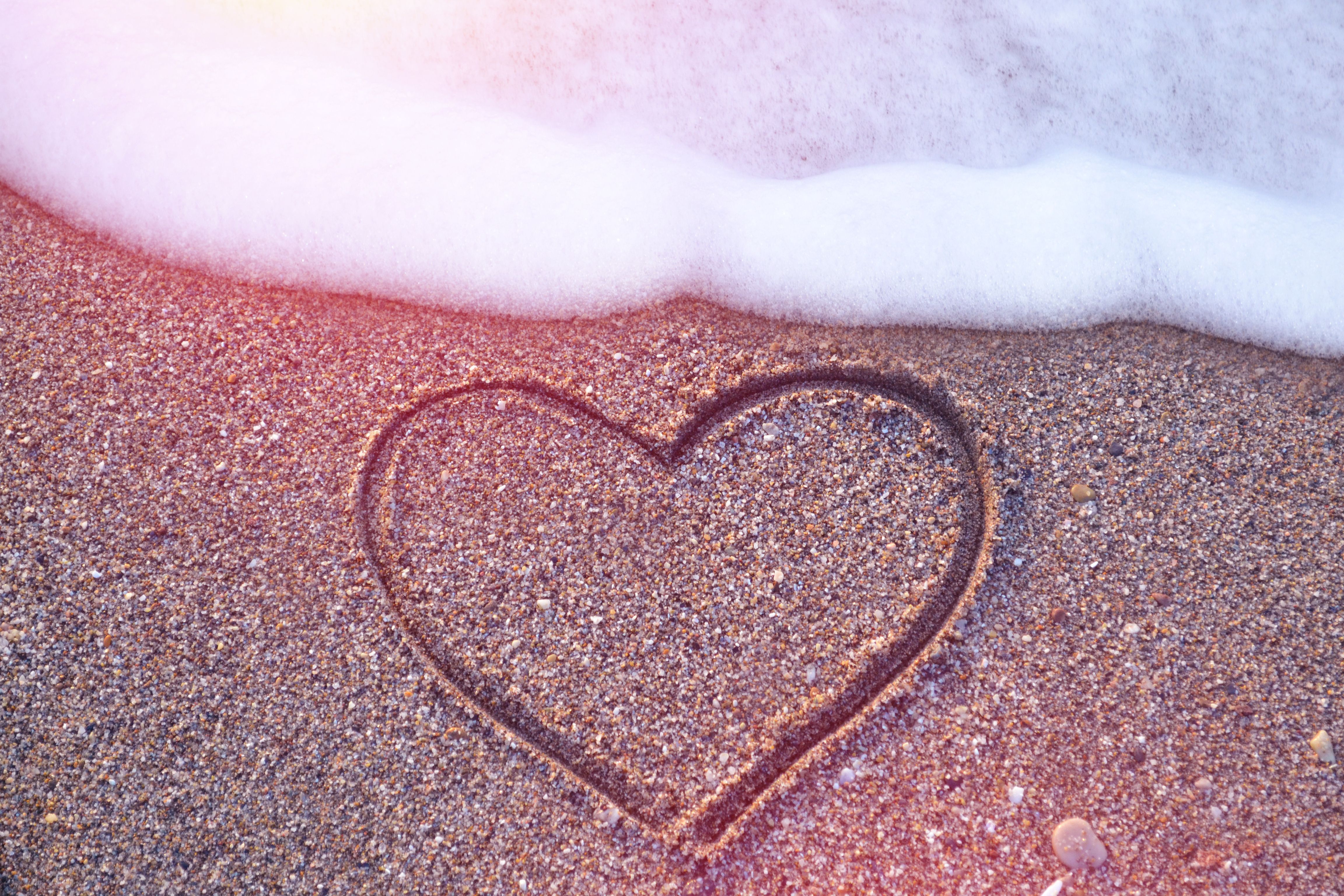 4608x3072 Sand Heart - romantic moment on the beach 4k Ultra HD Wallpaper on WallpaperBat