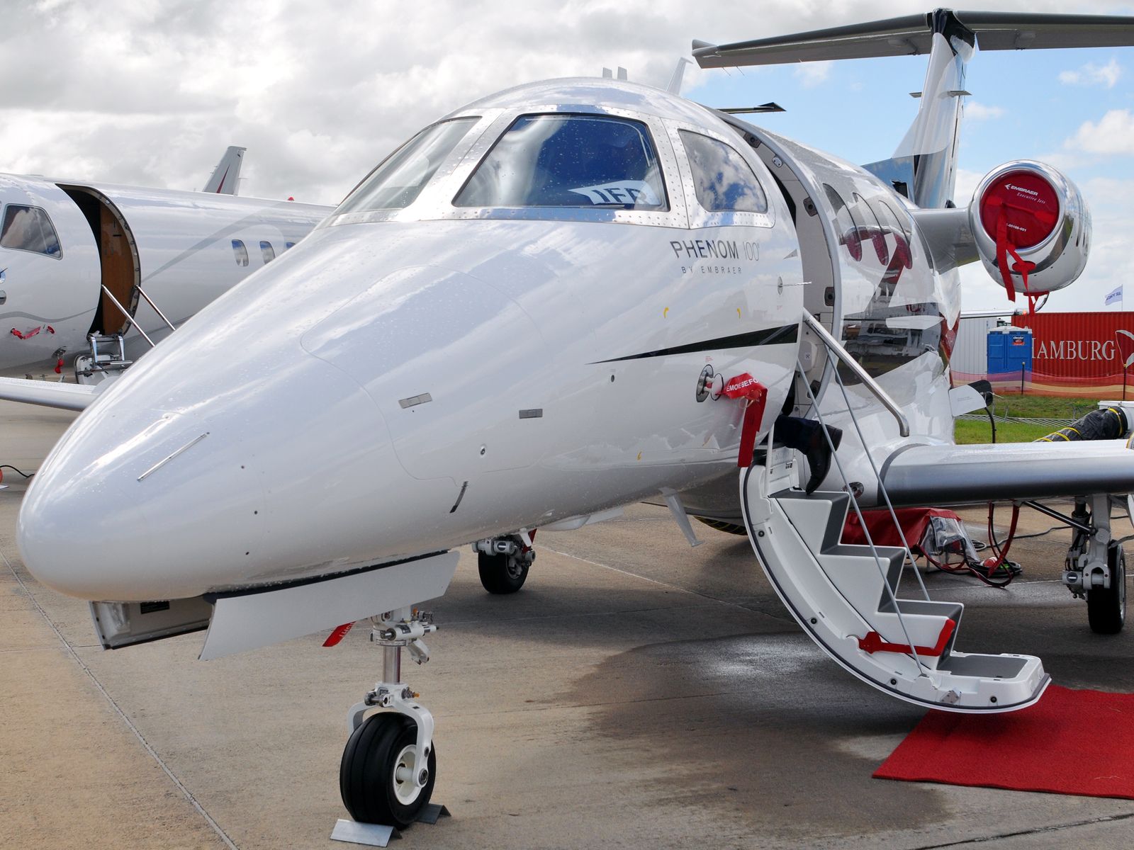 1600x1200 File:VH-PNM Embraer 500 Phenom 100 (6485948287).jpg - Wikimedia ... Wallpaper