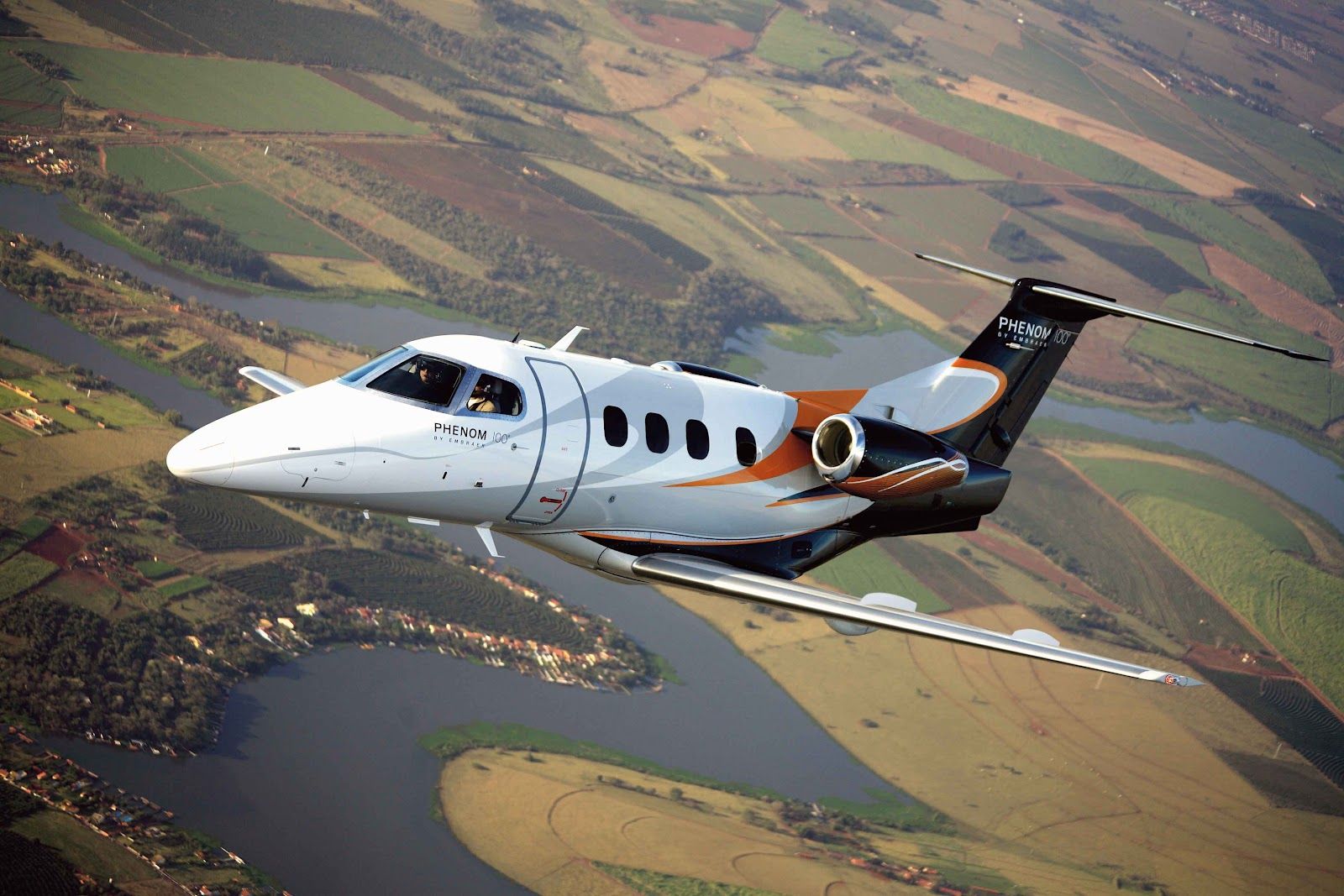 1600x1067 Embraer Phenom 100 Business Jet Aircraft Wallpaper 2395 - AERONEF.NET Wallpaper