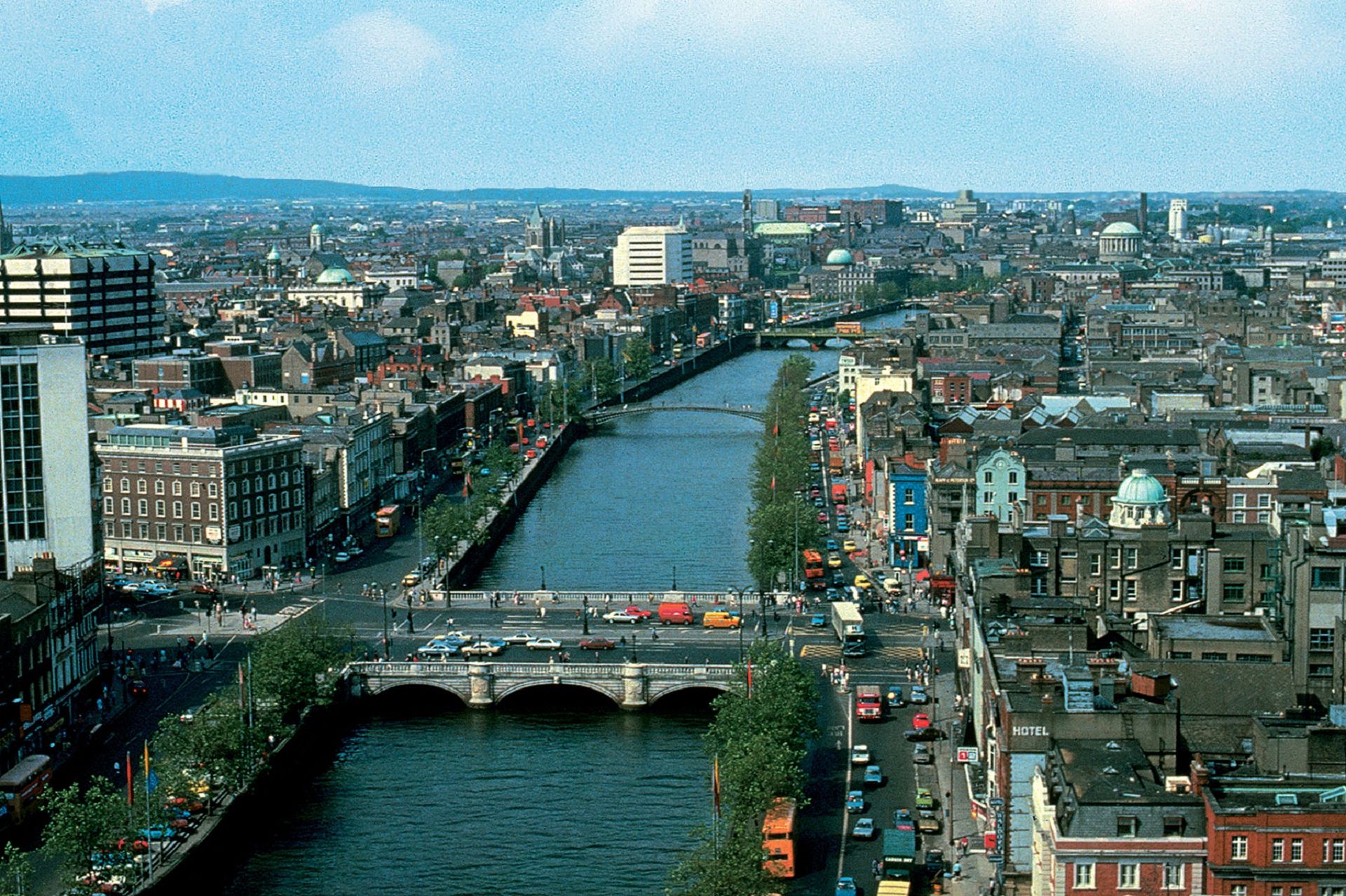 Dublin ireland. Ирландия Дублин. Ирландия Графтон стрит. Дублин столица. Дублин вид на город сверху.