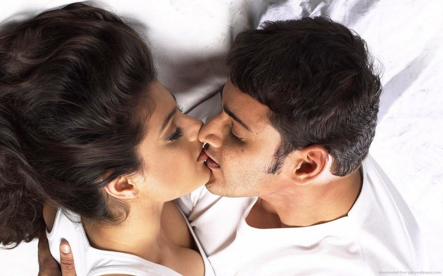 У меня есть теория поцелуя. Красивый поцелуй. Поцелуй в губы. Индийский поцелуй. Красивый поцелуй в губы.