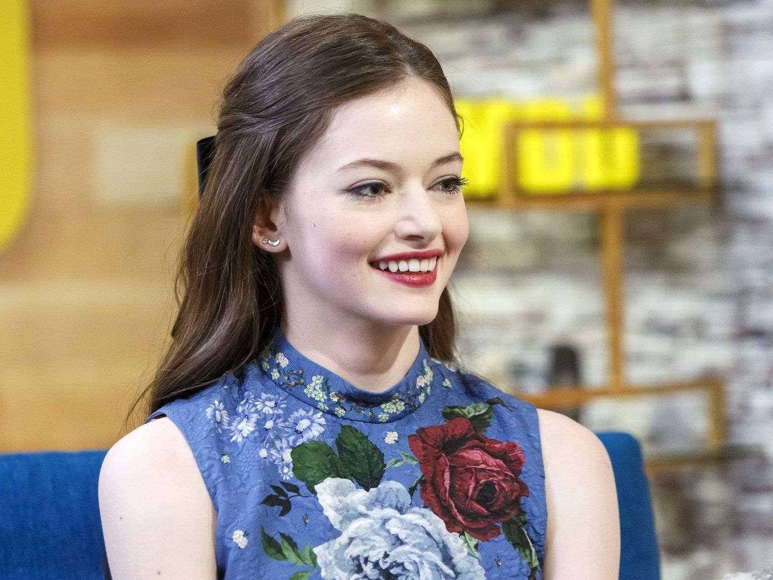 Mackenzie Foy Wallpapers K Hd Mackenzie Foy Backgrounds On Wallpaperbat