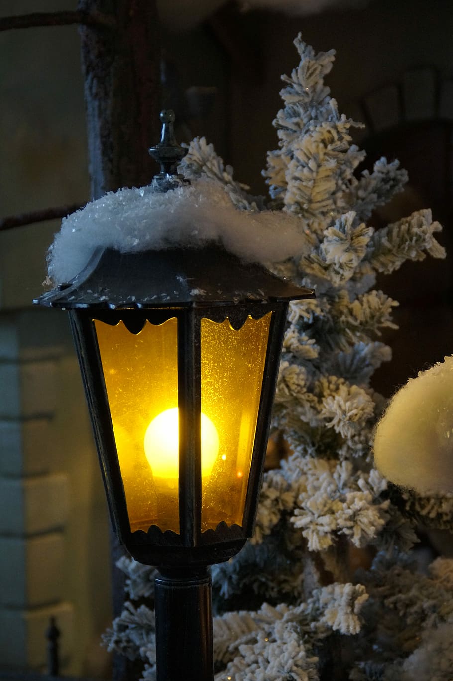 Snowy Lantern Wallpapers - 4k, HD Snowy Lantern Backgrounds on WallpaperBat