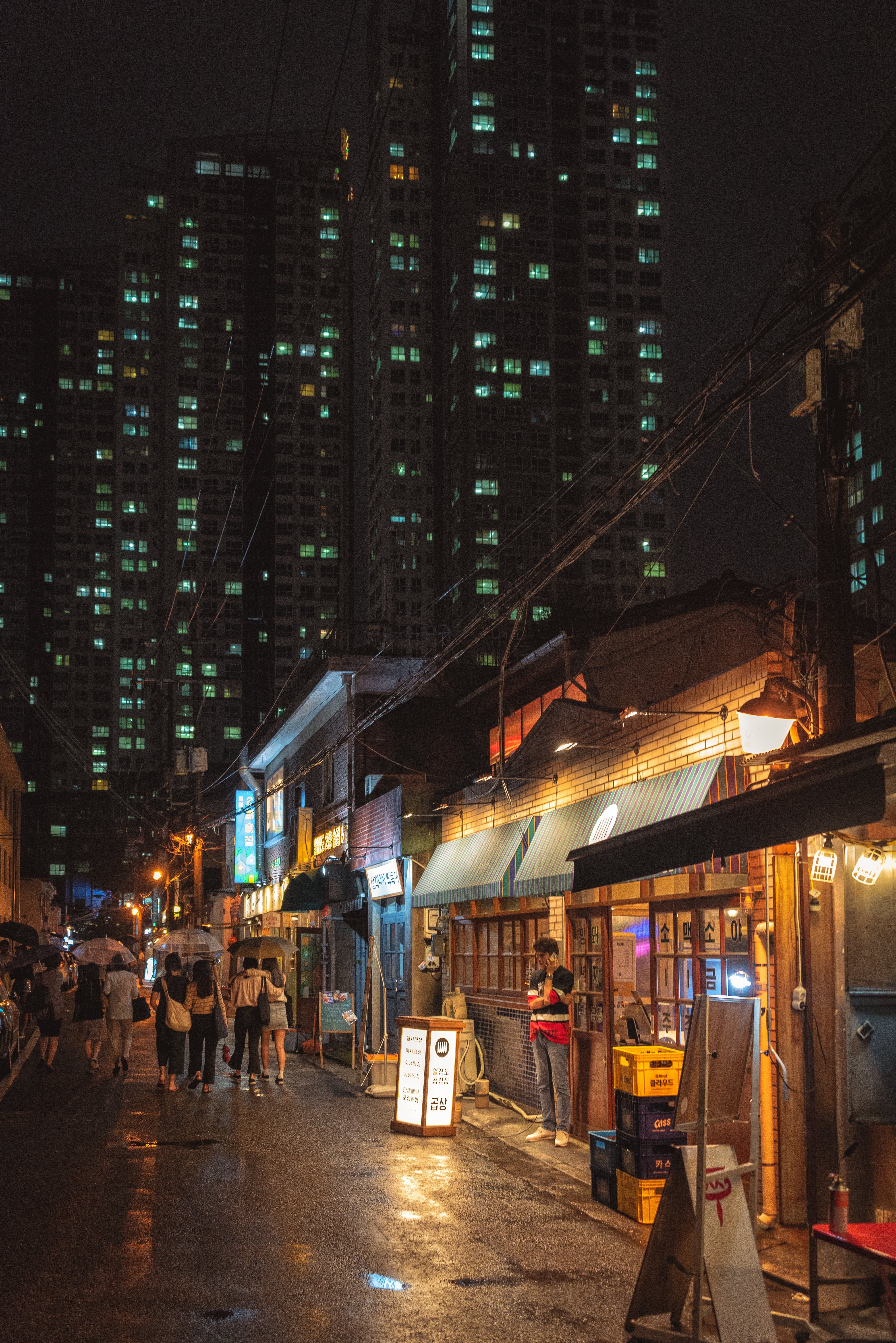 4016x6016 Street in Yongsan District at night, Seoul, South Korea (x-post /r ... Wallpaper