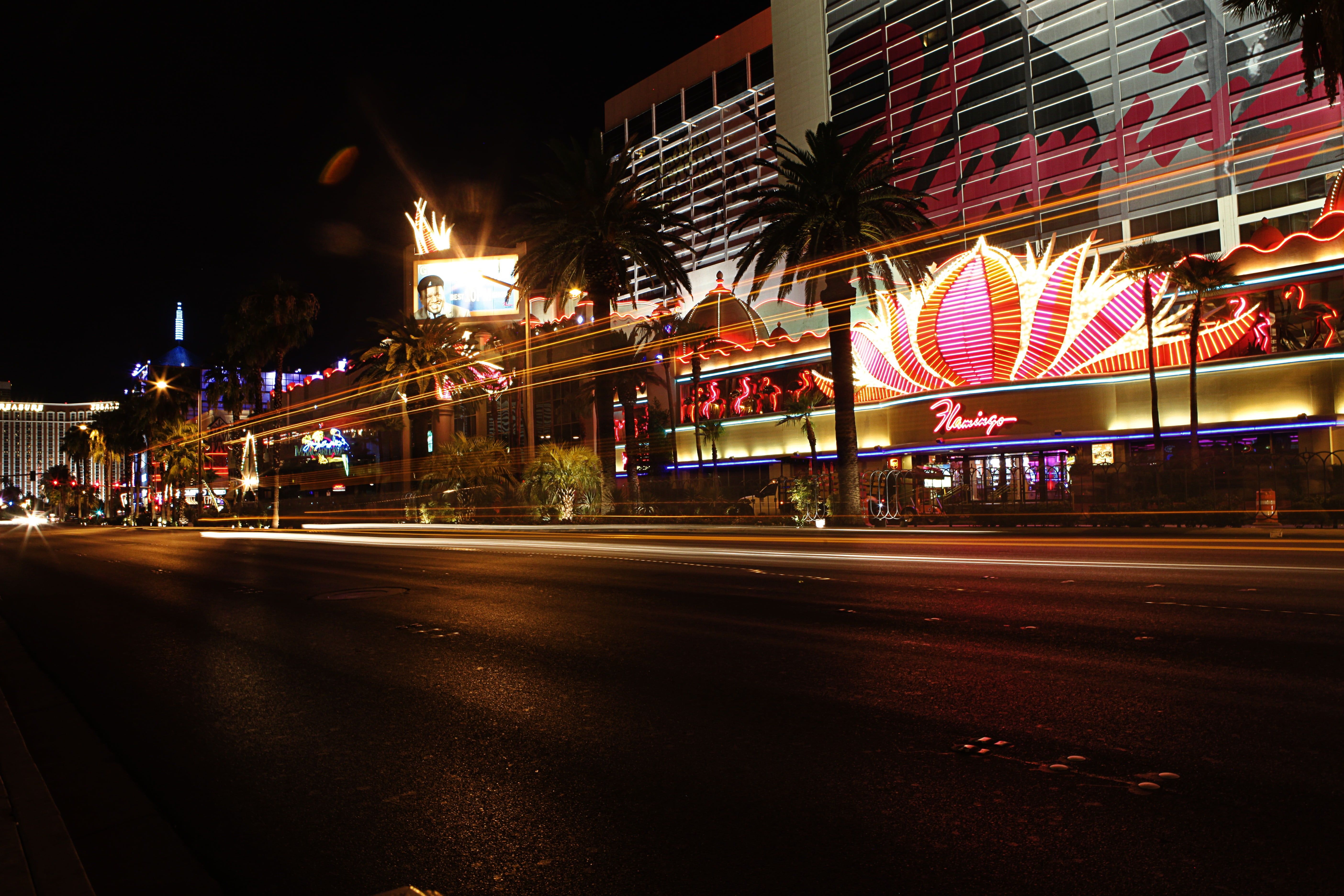 5616x3744 Black and red train table, Las Vegas, lights, signs, cityscape HD ... Wallpaper