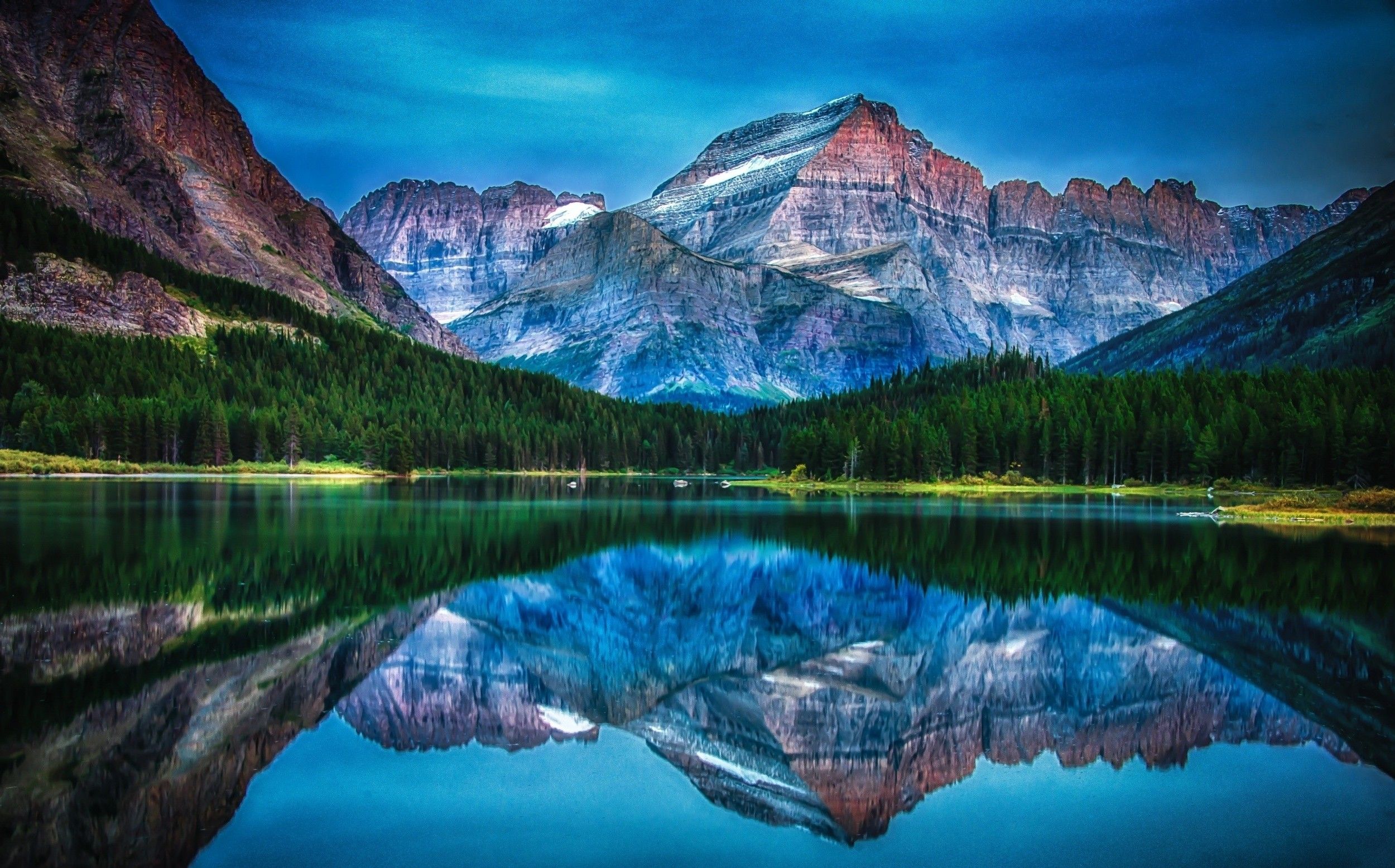 Горы и голубая вода. Глейшер (национальный парк, Канада). Озеро в горах. Горы и вода. Горы лес озеро.