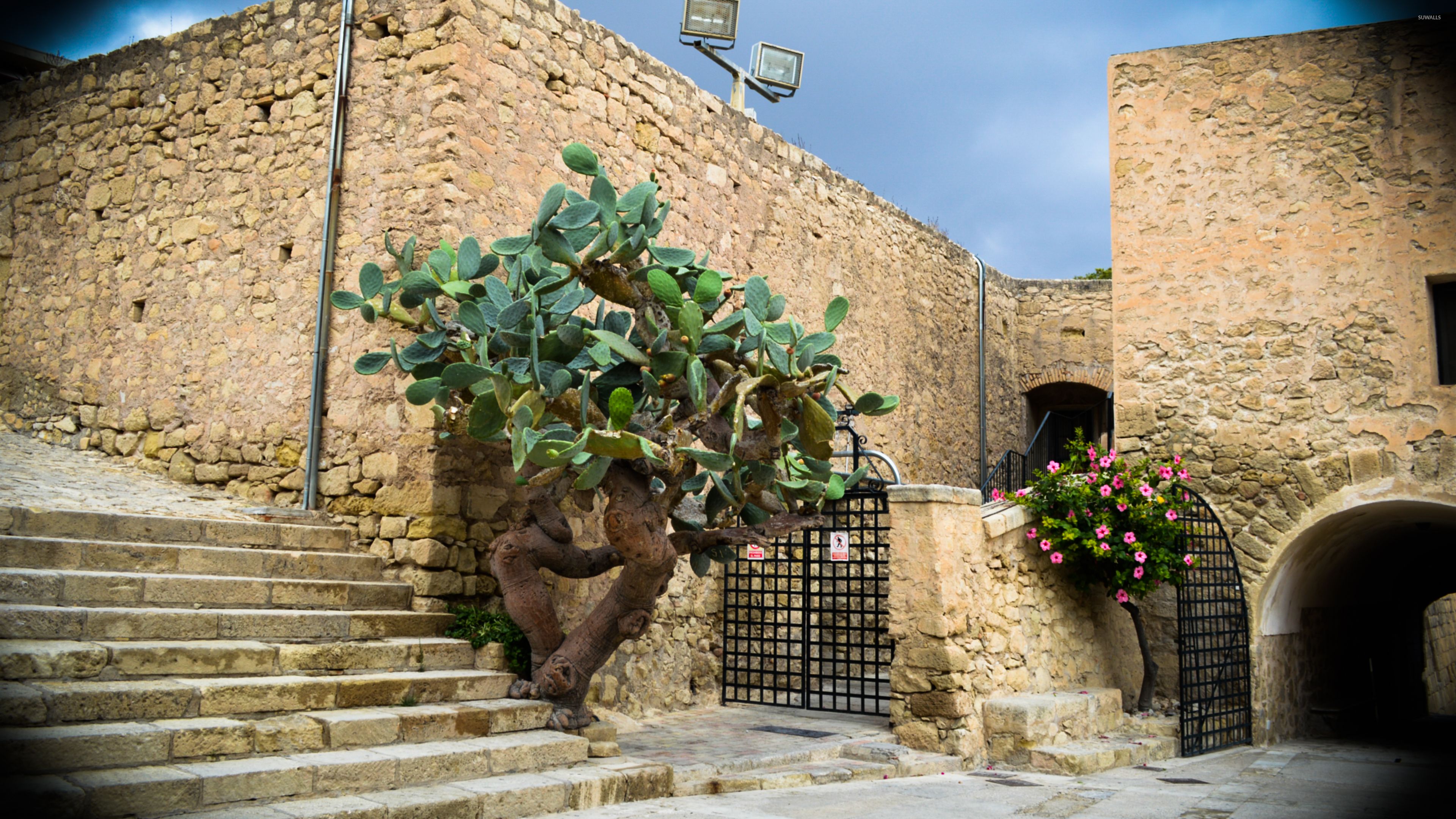 3840x2160 Courtyard of the Santa Bárbara Castle wallpaper - World wallpapers - #50716 Wallpaper