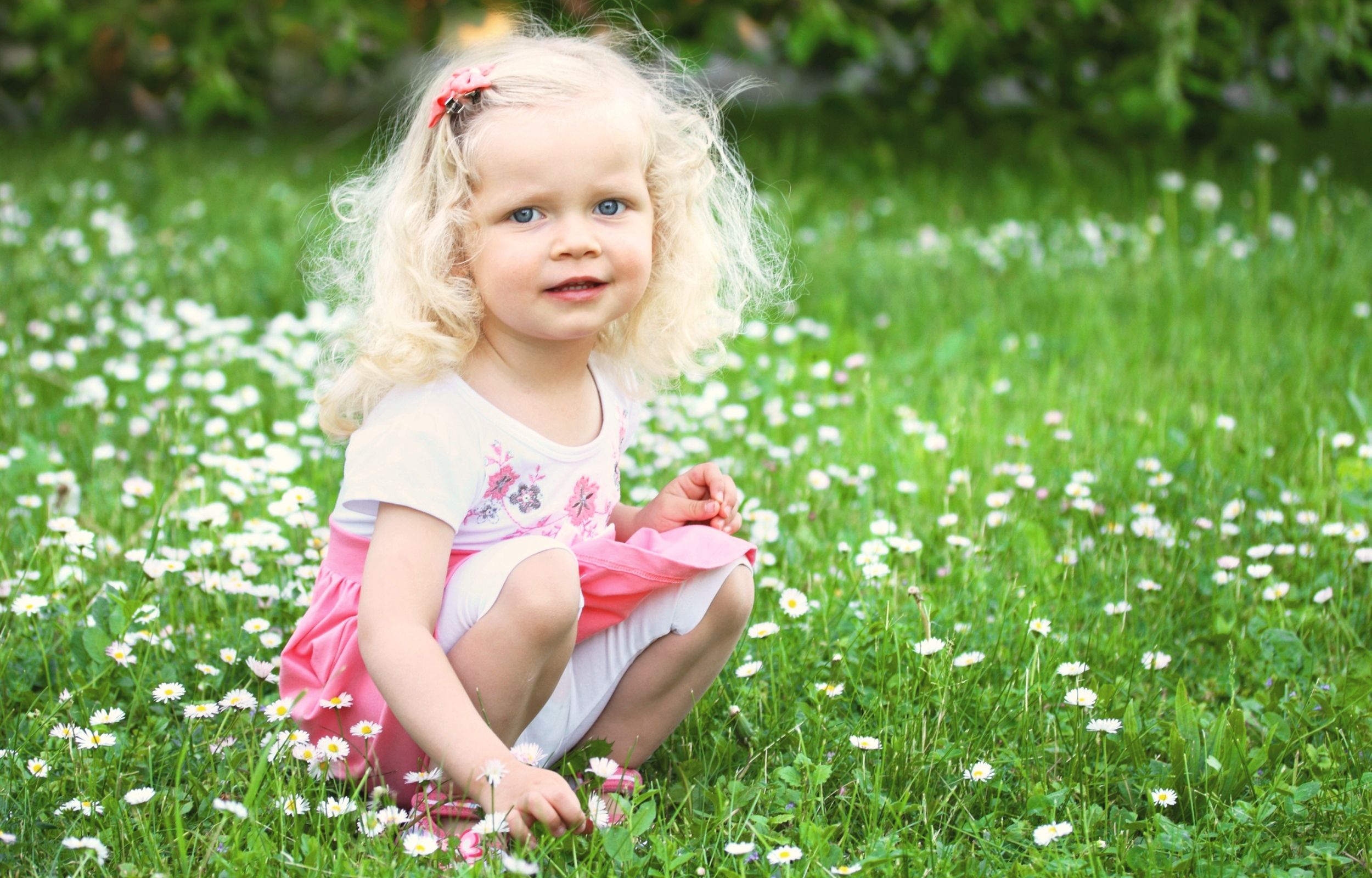 Small girl. Маленькие блондинки. Маленькие девчонки. Красивые белокурые дети. Маленькая светловолосая девочка.