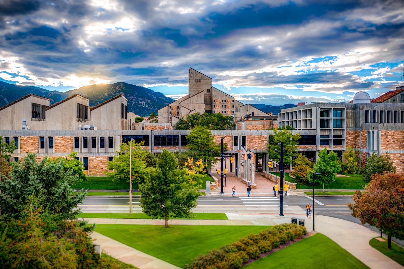 Боулдер колорадо. Университета Колорадо болдер. Боулдер штат Колорадо университет. Университет Колорадо в Боулдере. Университет Колорадо в Боулдере - Колорадо, США.