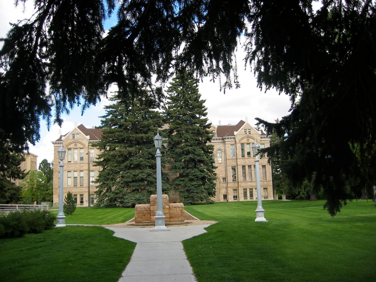 University Of Wyoming Wallpapers 4k HD University Of Wyoming   504257 Old Main University Of Wyoming Wyoming Amazing Places On Earth 