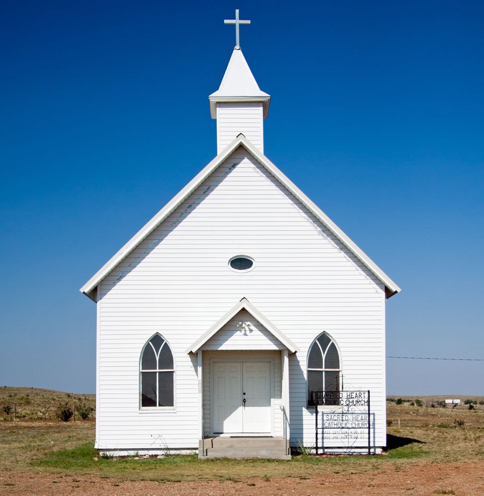 Church picture. Юледур Церковь. Американская Церковь. Маленькая Церковь. Церкви белые маленькие.