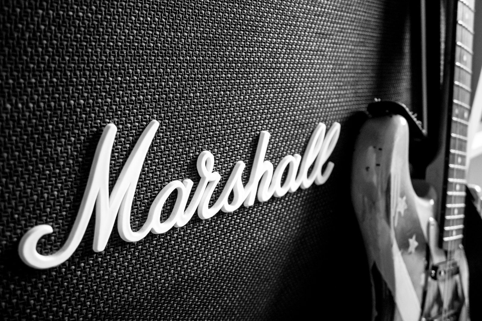 Marshall. Маршал логотип. Marshall Amplification обои. Marshall надпись. Логотип Marshall Amplification.