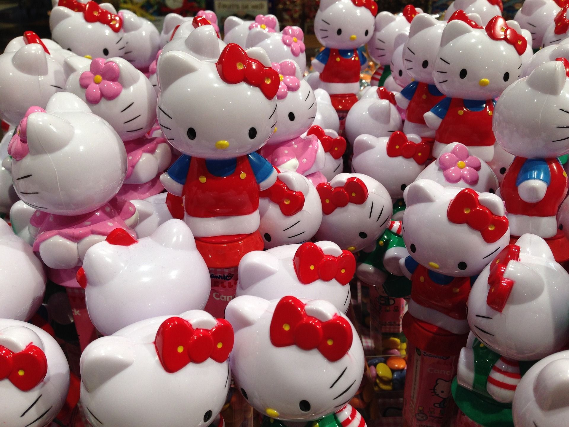 1920x1440 Hello Kitty Could Be Your New Glamping Partner - World Footprints Wallpaper