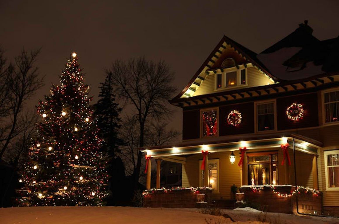 1160x768 Live Christmas Country Wallpaper - Outdoor Christmas Tree Decorate...