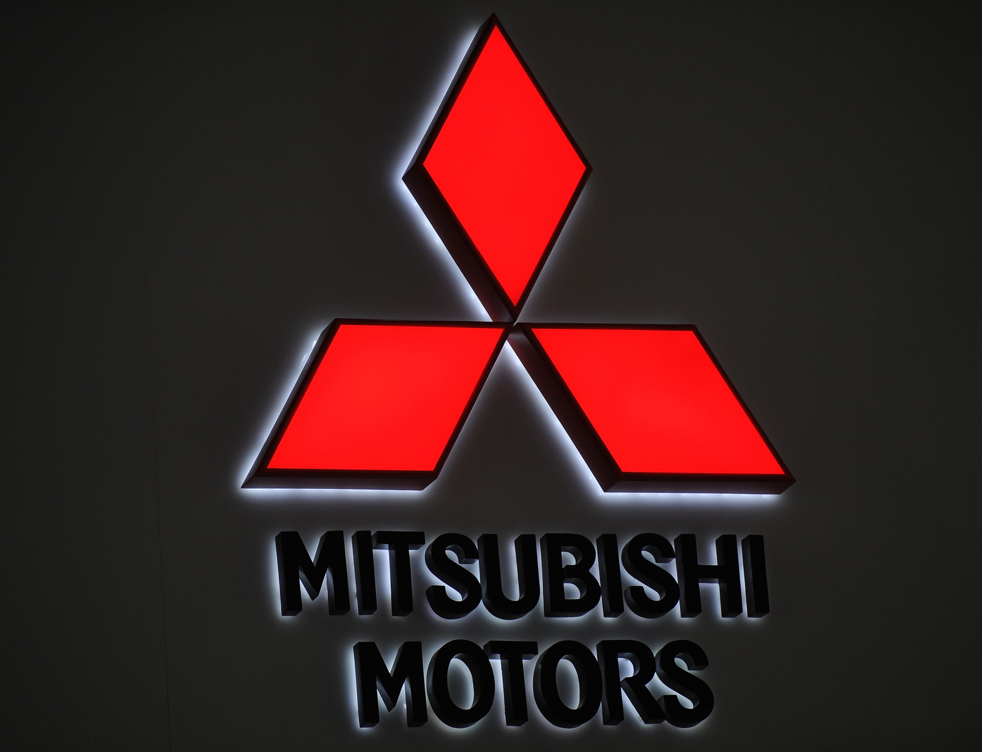 Что значит mitsubishi. Значок Митсубиси Лансер 9. Митсубиси Паджеро 4 значок. Mitsubishi логотип. Мицубиси Аутлендер логотип.