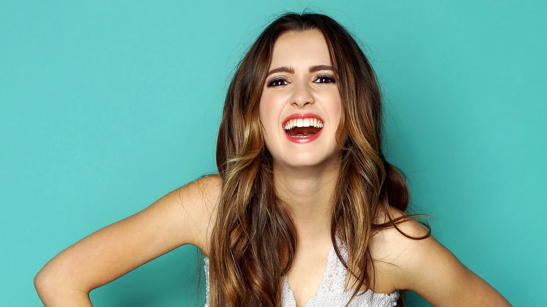 Laura Marano Wallpapers 4k Hd Laura Marano Backgrounds On Wallpaperbat 6108