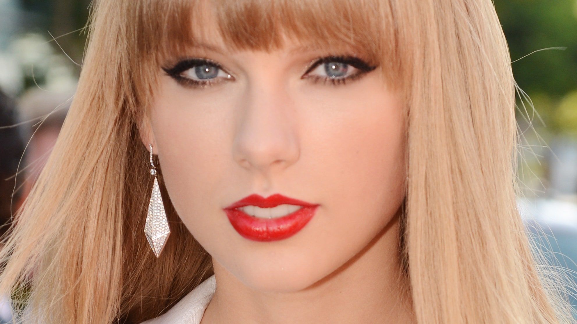 Taylor Swift Red Lips Wallpapers 4k Hd Taylor Swift Red Lips