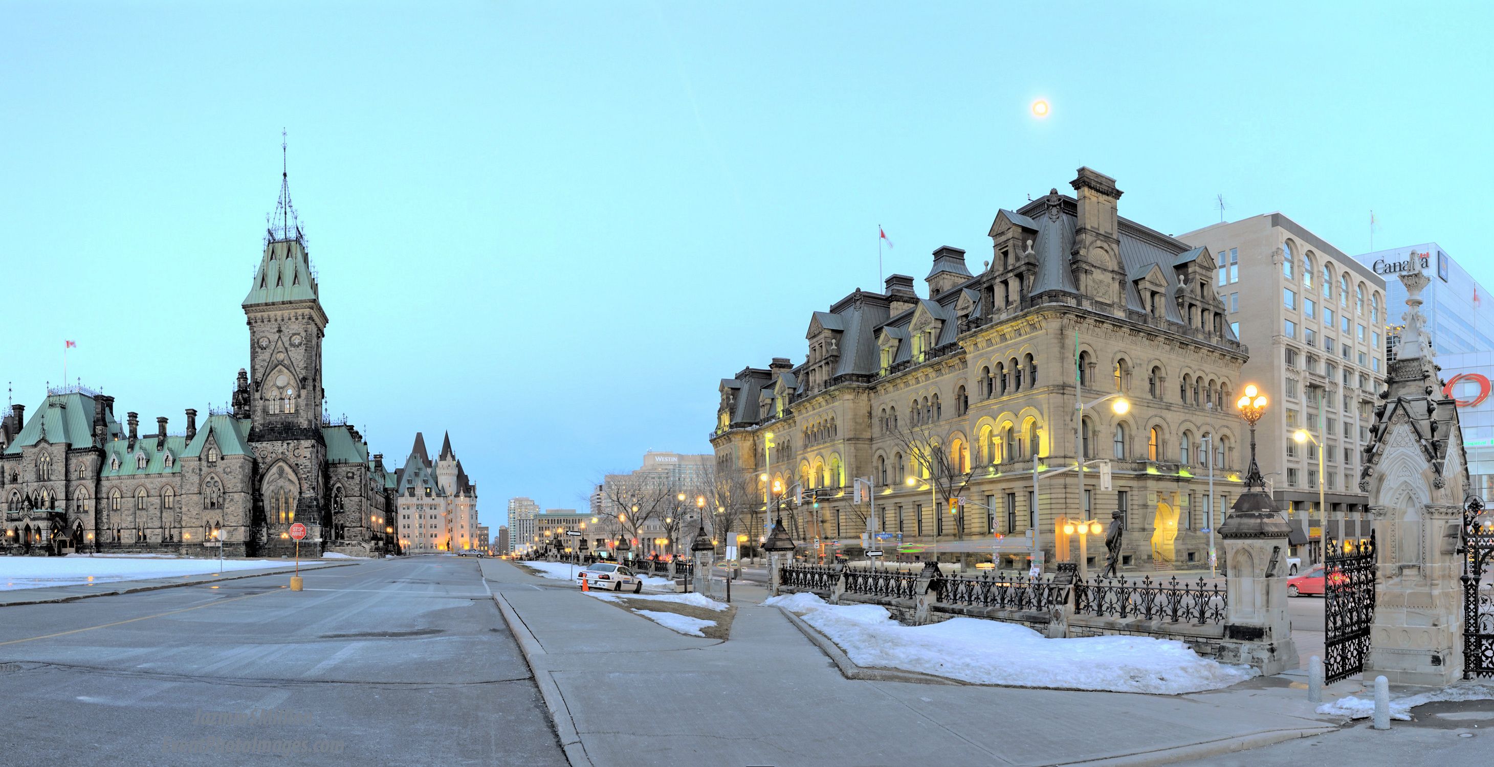 Время сейчас красивое. Оттава столица Канады. Оттава Онтарио Канада. Парламентский холм Оттава. Оттава-Карлтон улицы.