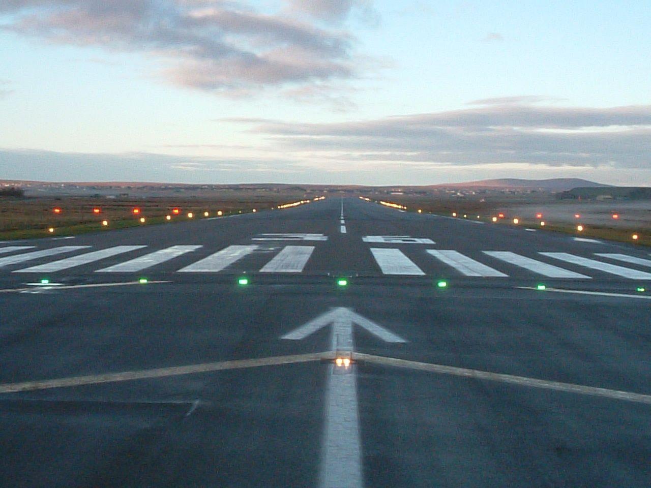 1280x960 Airport Runway Wallpapers - Top Free Airport Runway Backgrounds -  WallpaperAccess Wallpaper