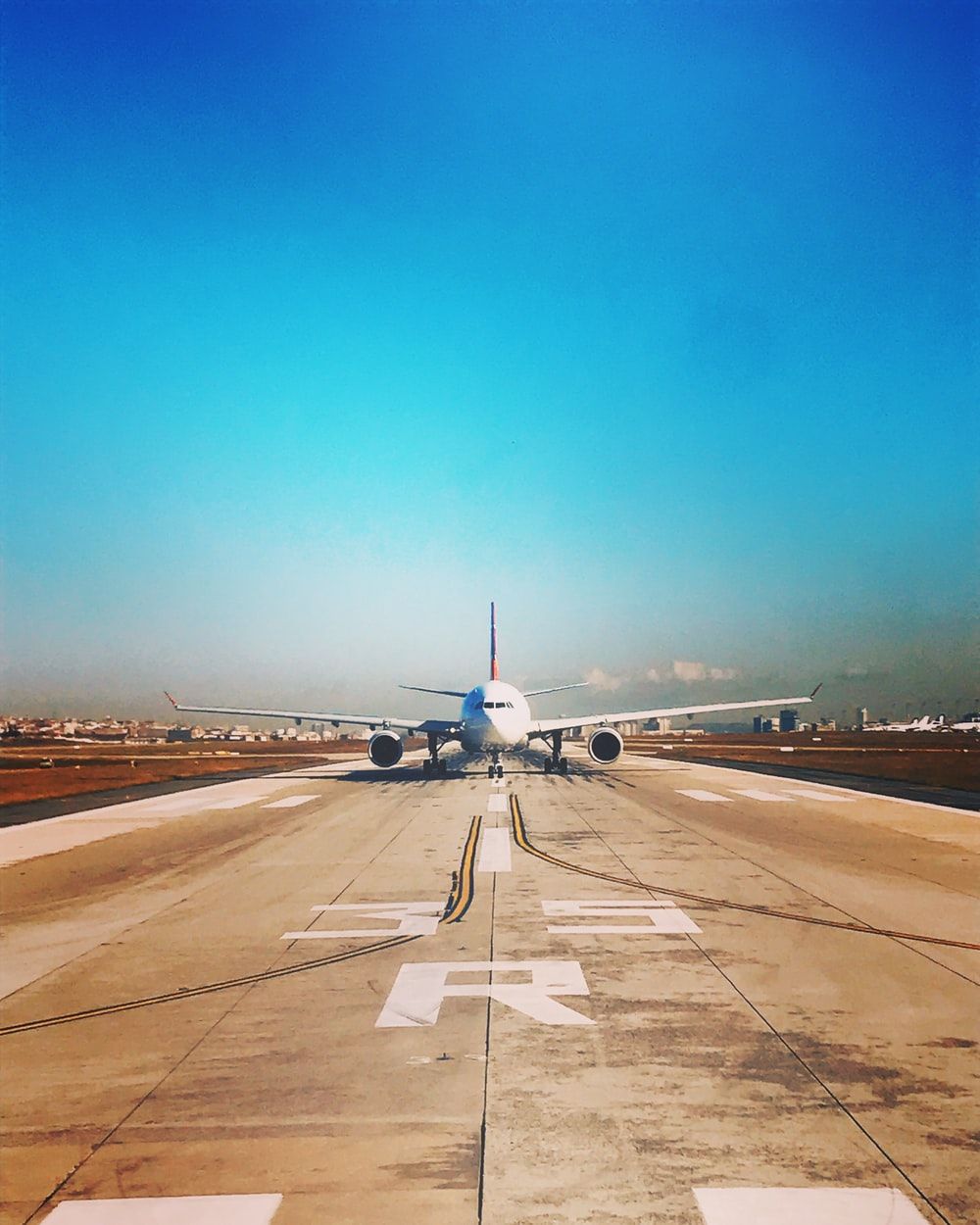 1000x1250 500+ Airport Runway Pictures [HD] | Download Free Images on Unsplash Wallpaper