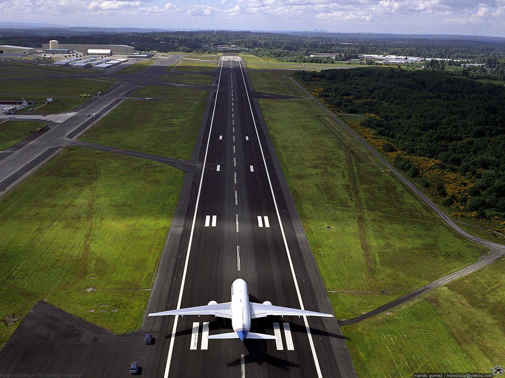 1024x768 runway wallpaper,runway,airplane,airliner,infrastructure,road (#311076) -  WallpaperUse Wallpaper