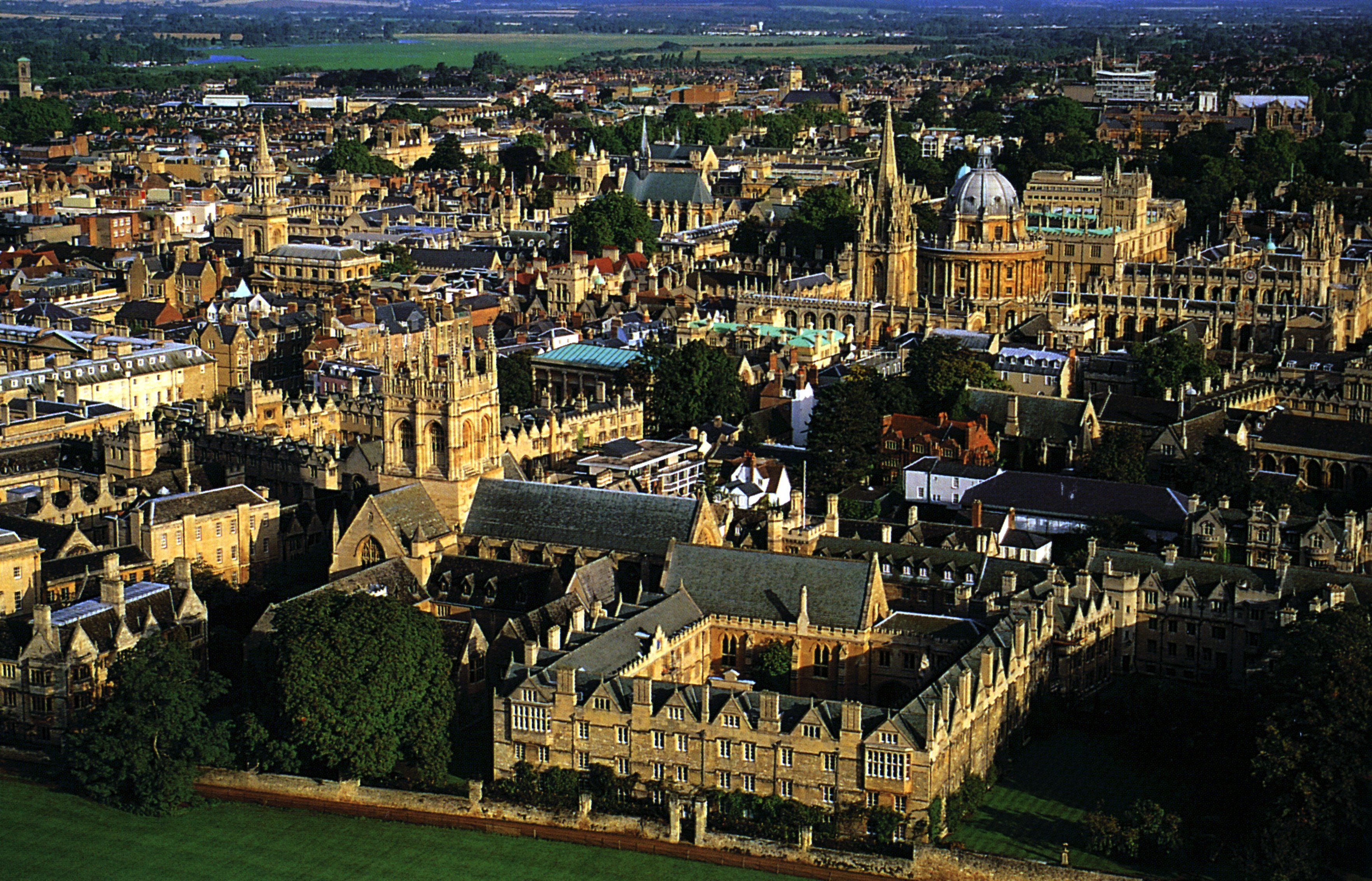 Oxford sights. Оксфорд Англия университет. Сити-оф-Оксфорд город. Сити-оф-Оксфорд достопримечательности. Оксфорд Университетский город.