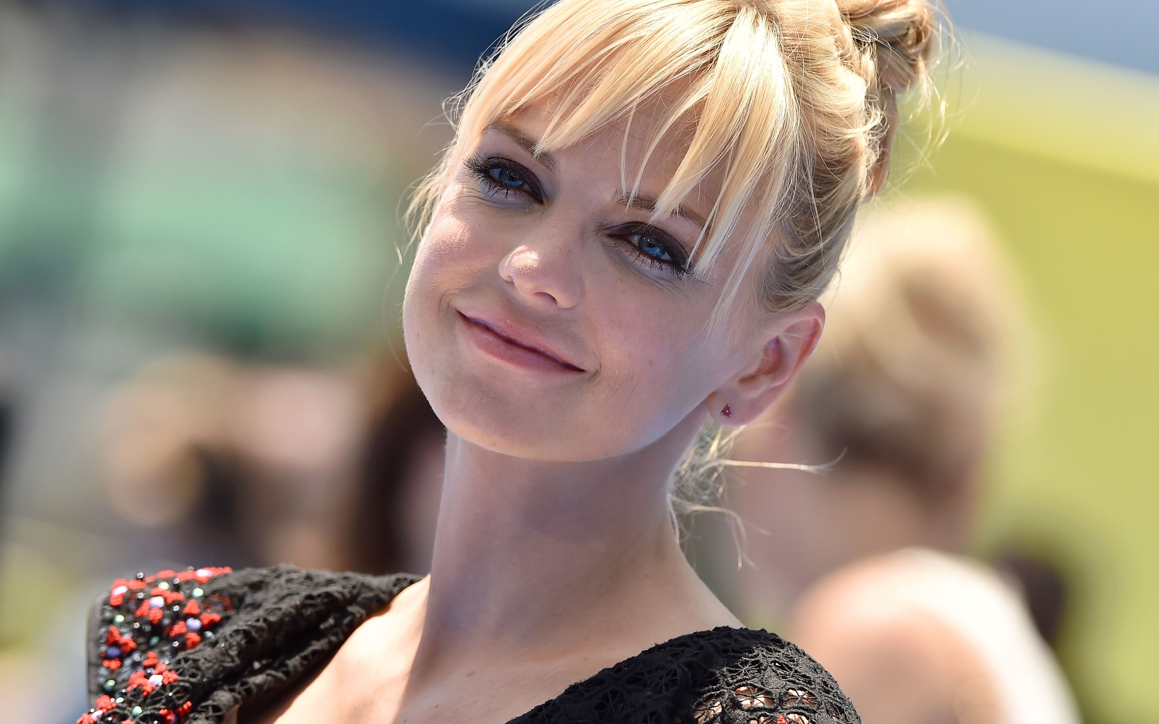 Uncensored Anna Faris Photos Surface Online? - 5pbm31e