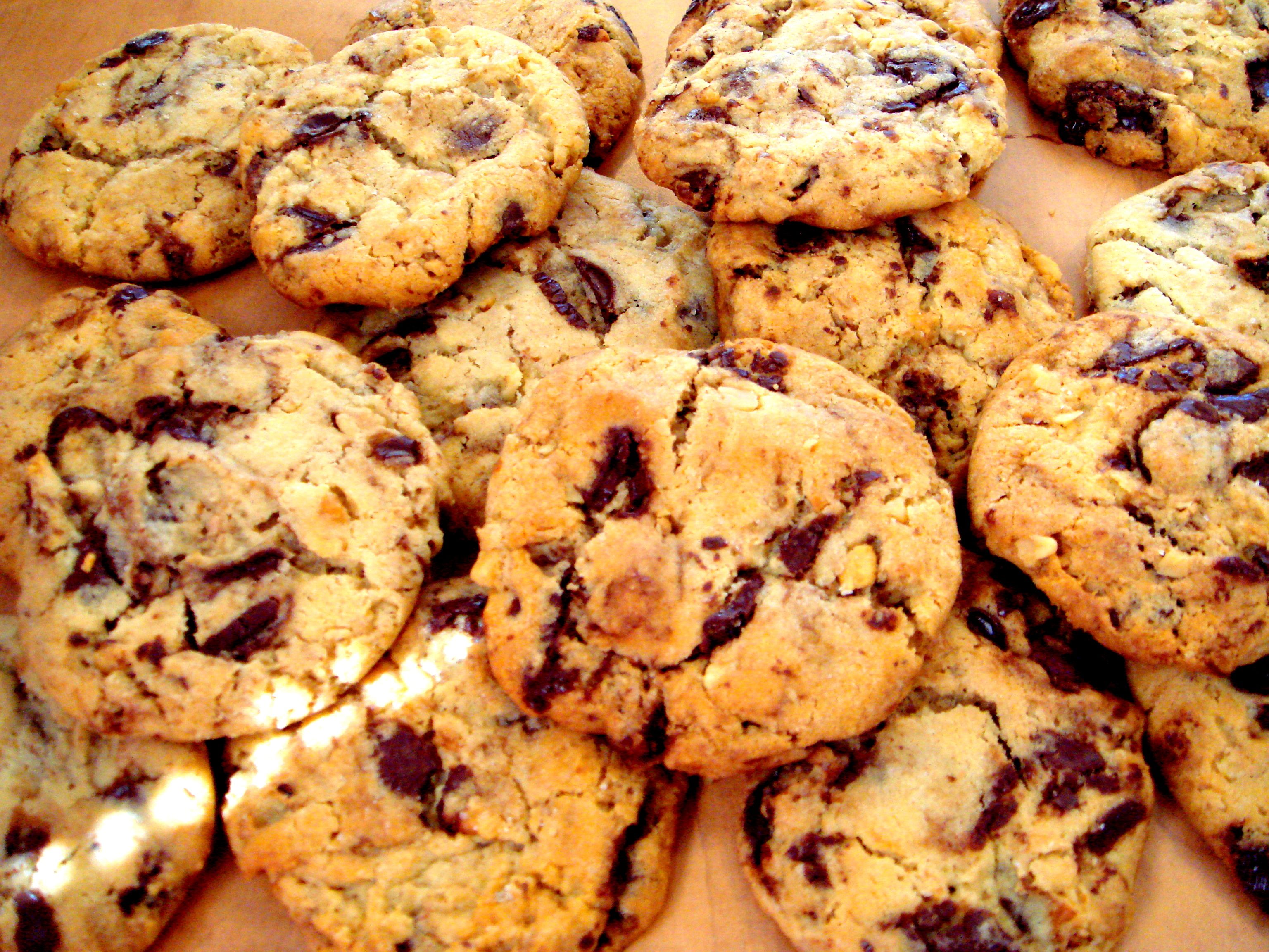 3072x2304 Two - Chocolate Chip Cookie - HD Wallpaper & Background.
