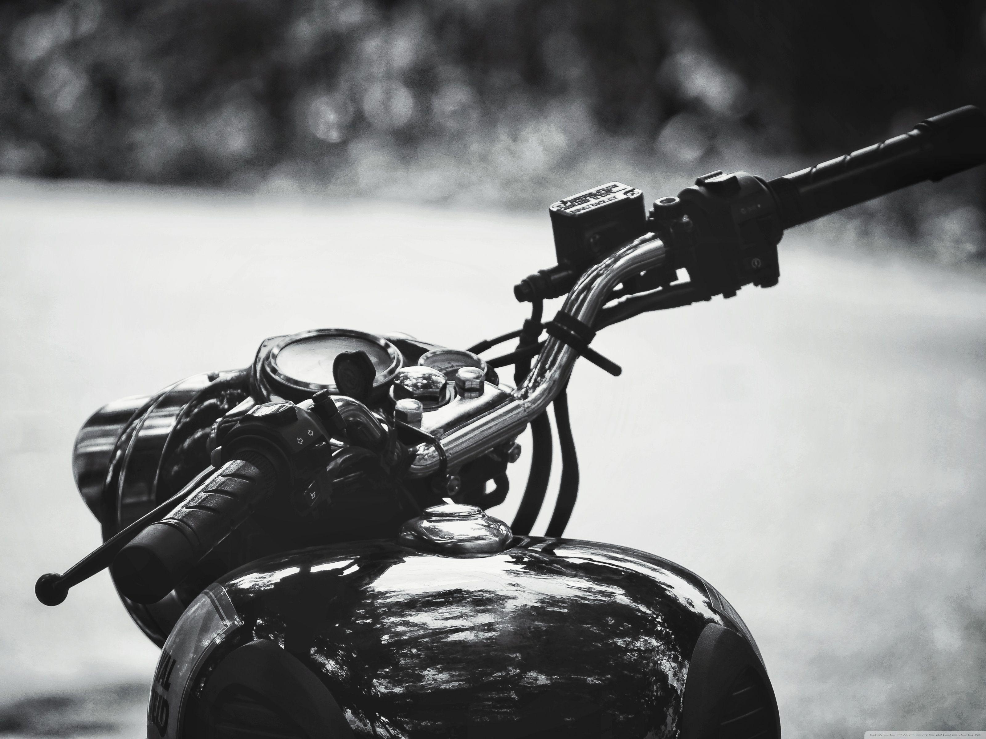 Royal Enfield Bullet Wallpapers 4k Hd Royal Enfield Bullet Backgrounds On Wallpaperbat 4828