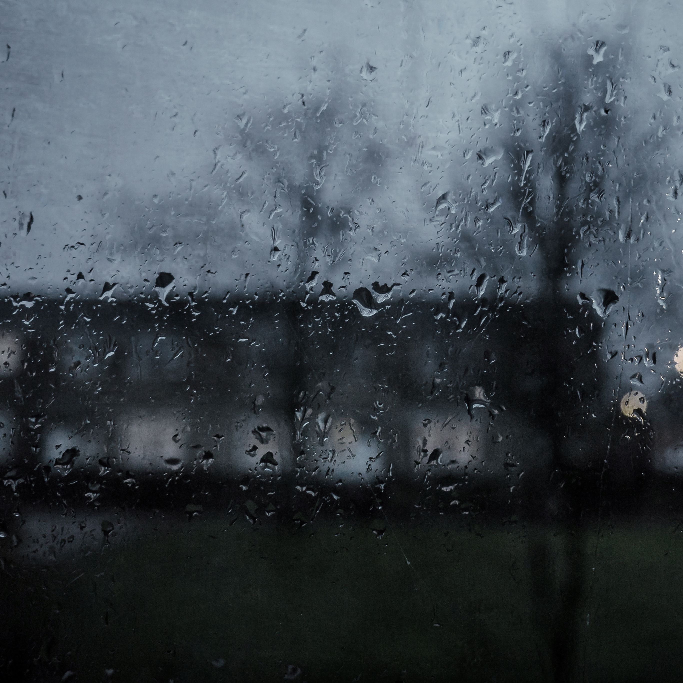 Wasn t raining. Обои дождь. Темные обои дождь. Звук дождя. Rain aesthetic Dark.