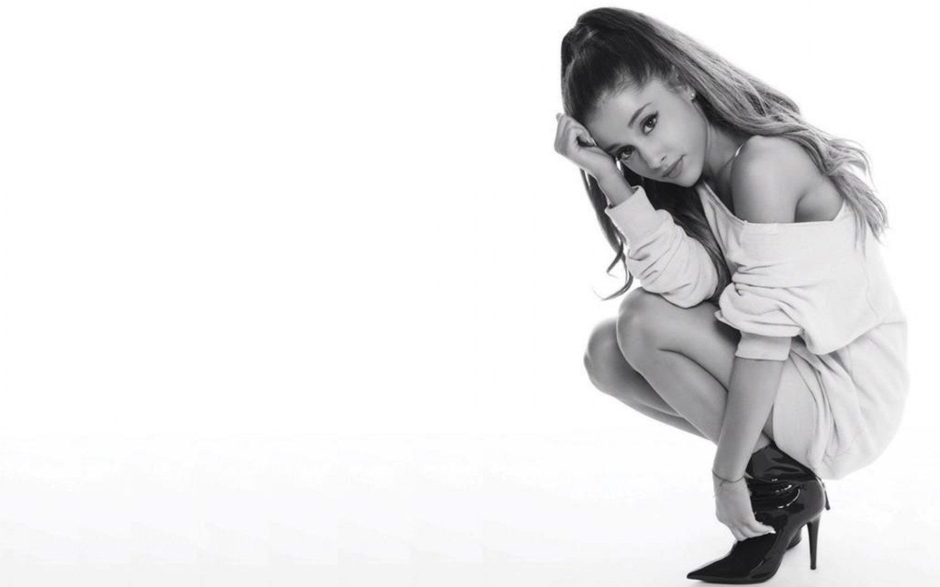 Ariana Grande Naakt